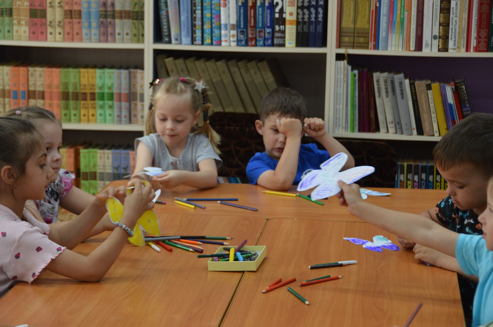 Международный день друзей, шатура, культурная шатура, библиотека, библиотекарь, дети,