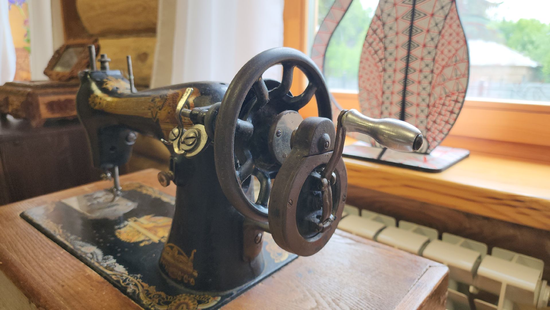 кашира, дом творчества имени бориса щукина, борис щукин, музей, реквизит, экспонаты, чайный сервиз, гармонь, актер, чаепитие,