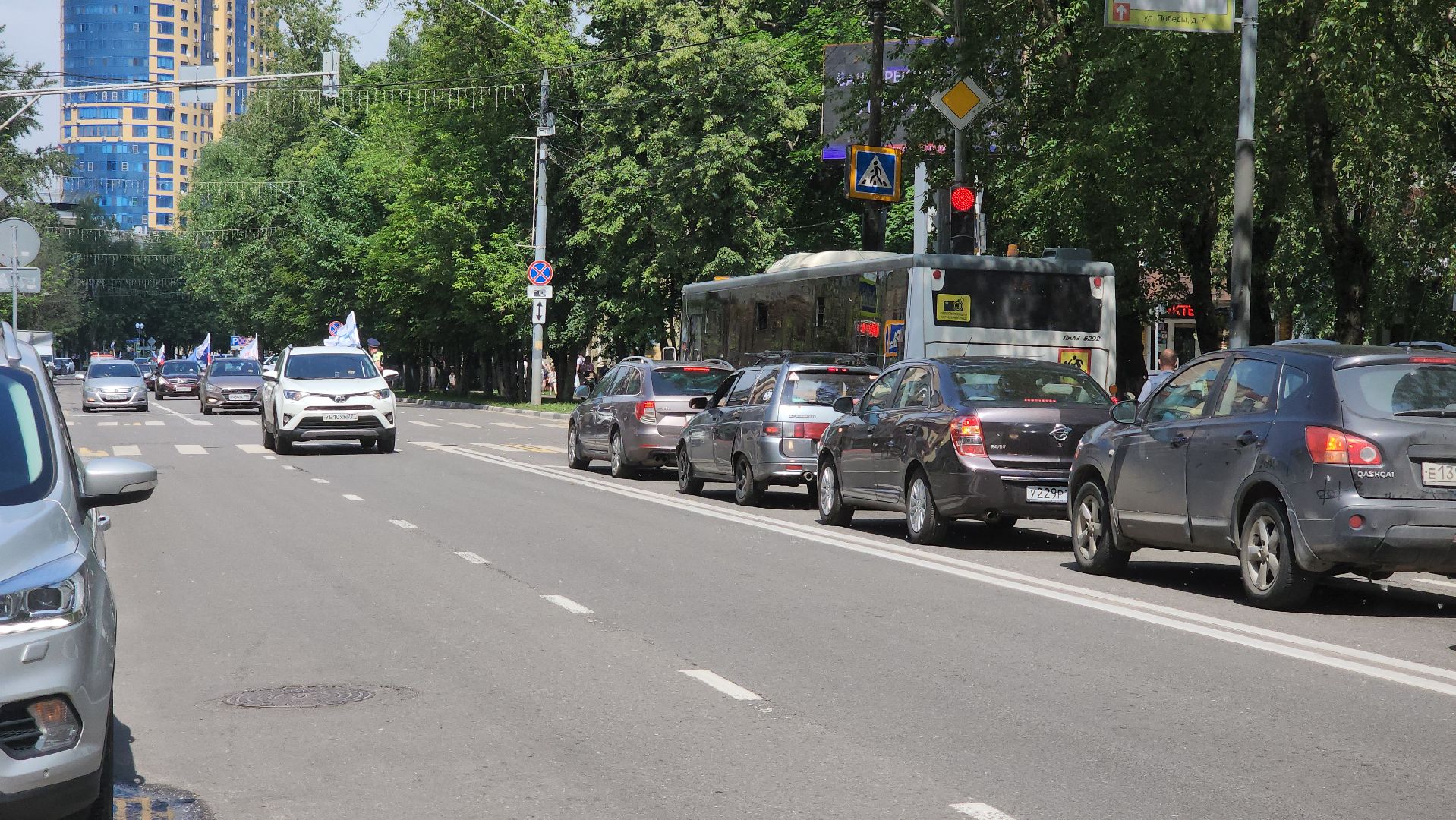 Реутов, наукоград, день россии, флаг, герб, гимн, автопробег, дань уважения,