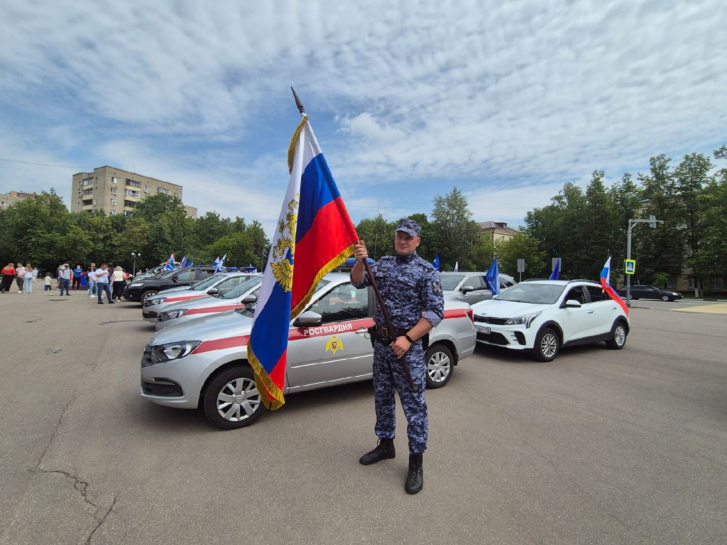 Реутов, наукоград, день россии, флаг, герб, гимн, автопробег, дань уважения,