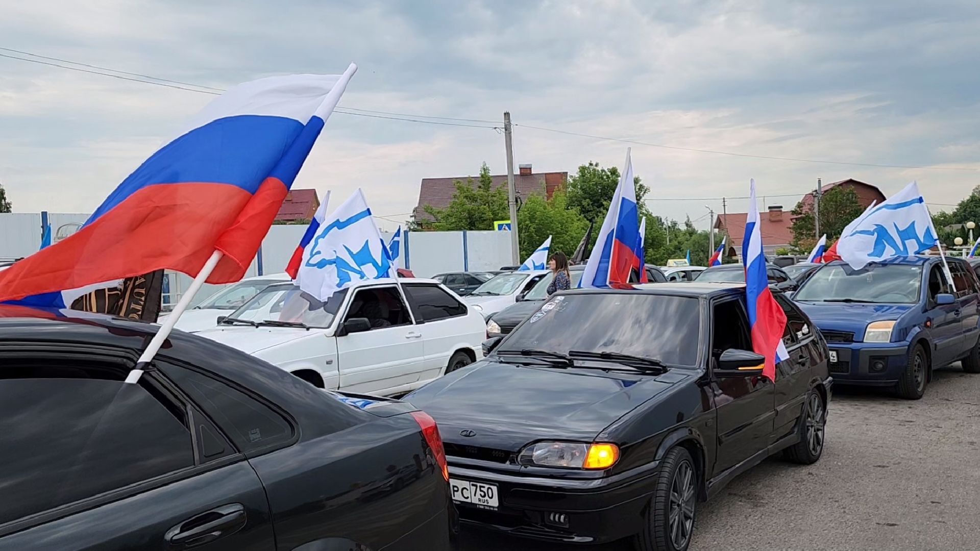 Луховицы, автопробег, день россии, триколор,