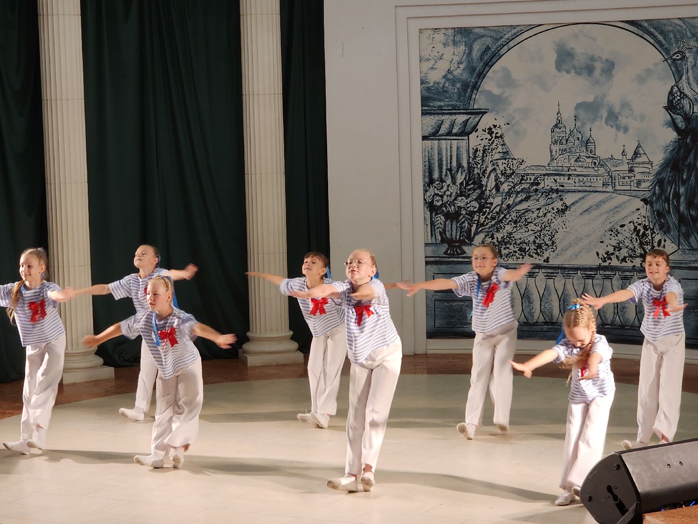 серпухов, подмосковье, акция гимн россии, день россии, день россии 2024,