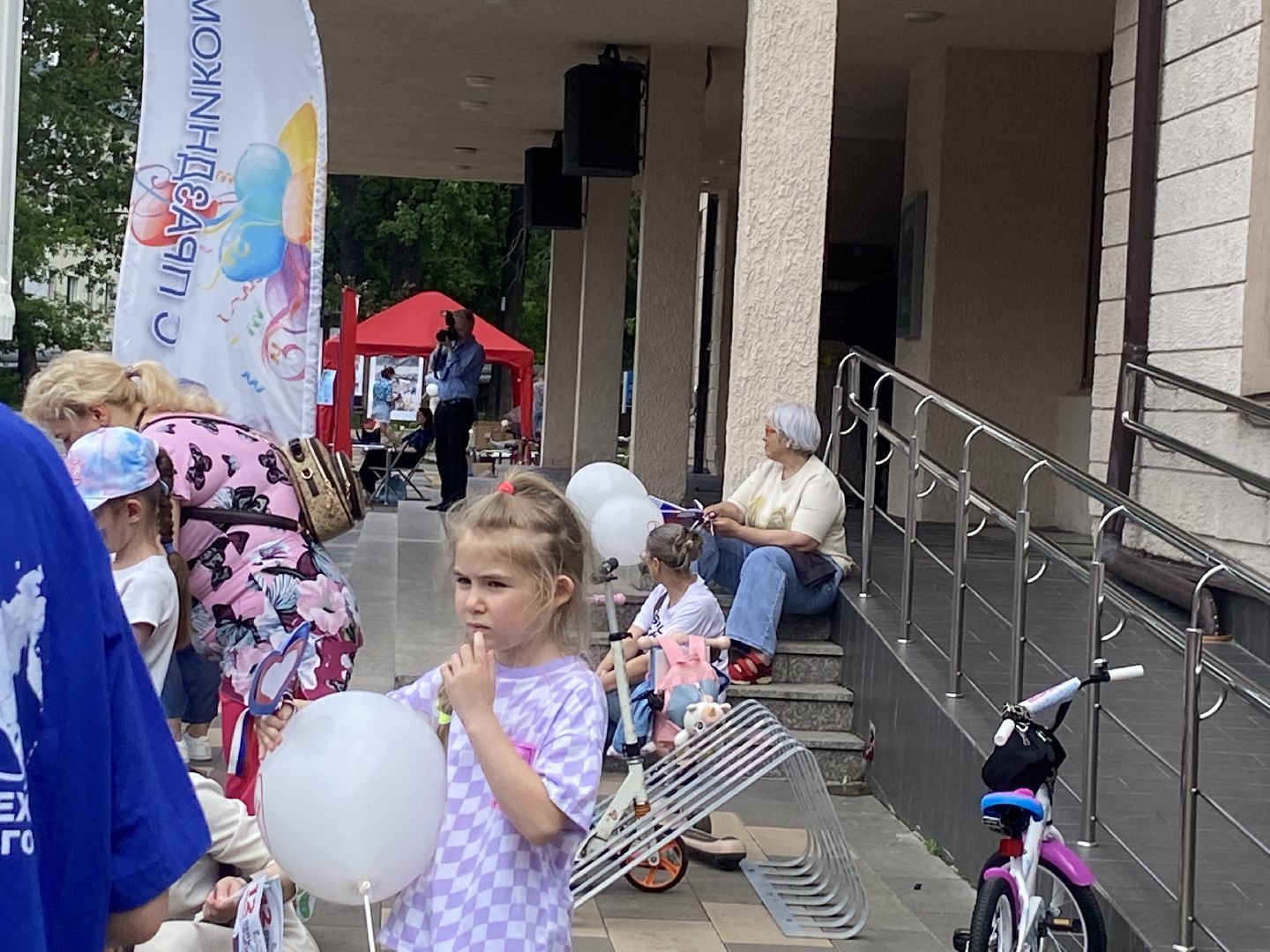 День России, Власиха день России, 12 июня - День России, праздник на площади Власихи, Триколор акция,