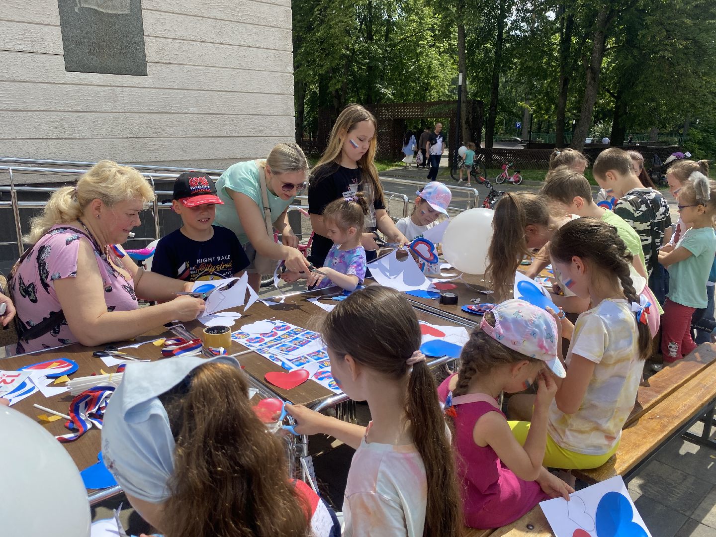 День России, Власиха день России, 12 июня - День России, праздник на площади Власихи, Триколор акция,