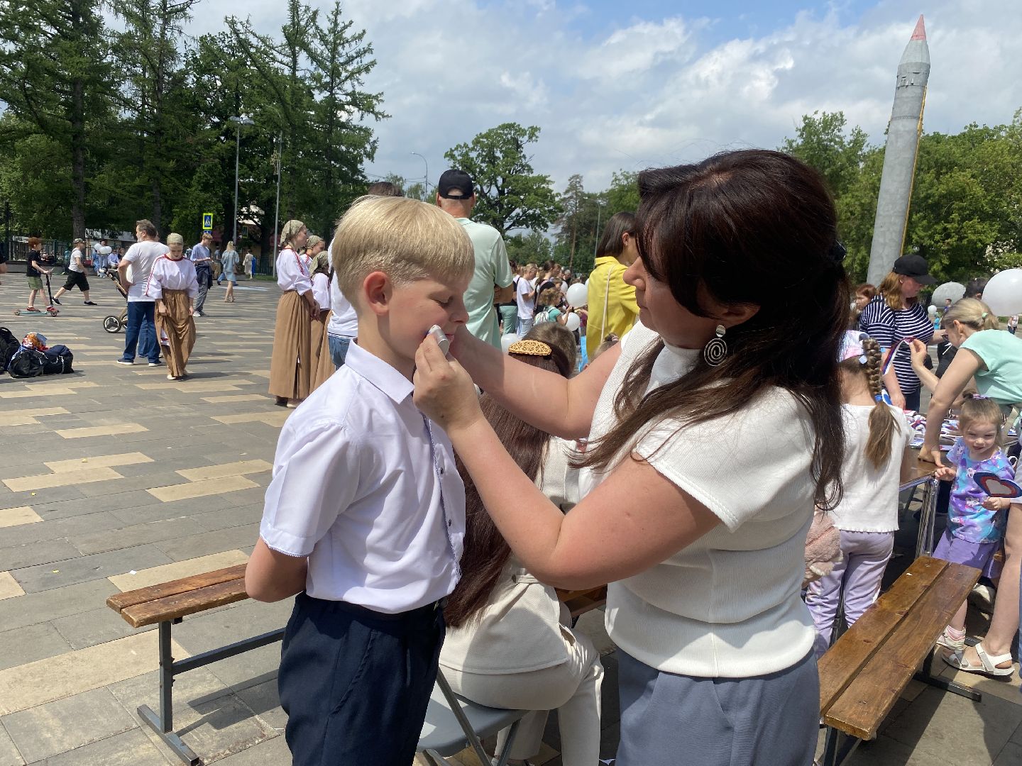 День России, Власиха день России, 12 июня - День России, праздник на площади Власихи, Триколор акция,