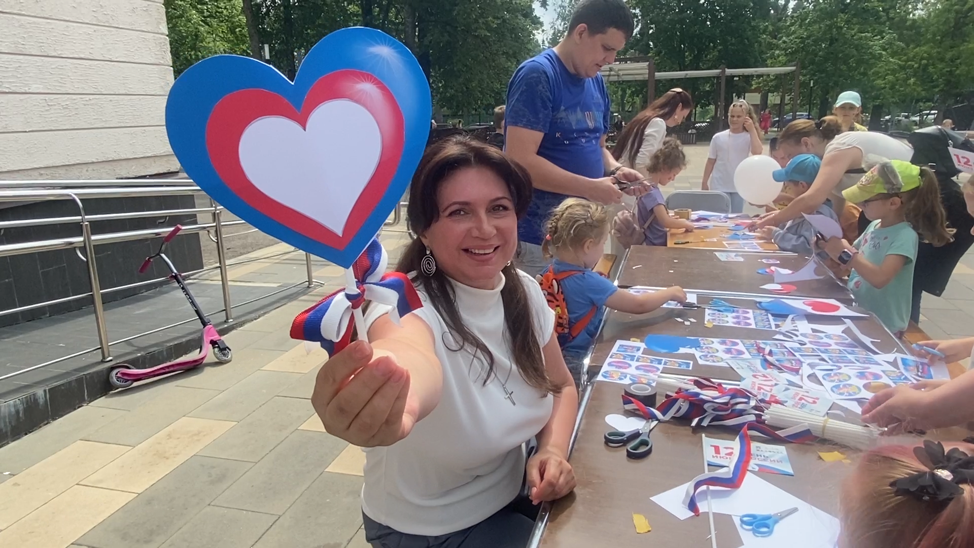 День России, Власиха день России, 12 июня - День России, праздник на площади Власихи, Триколор акция,