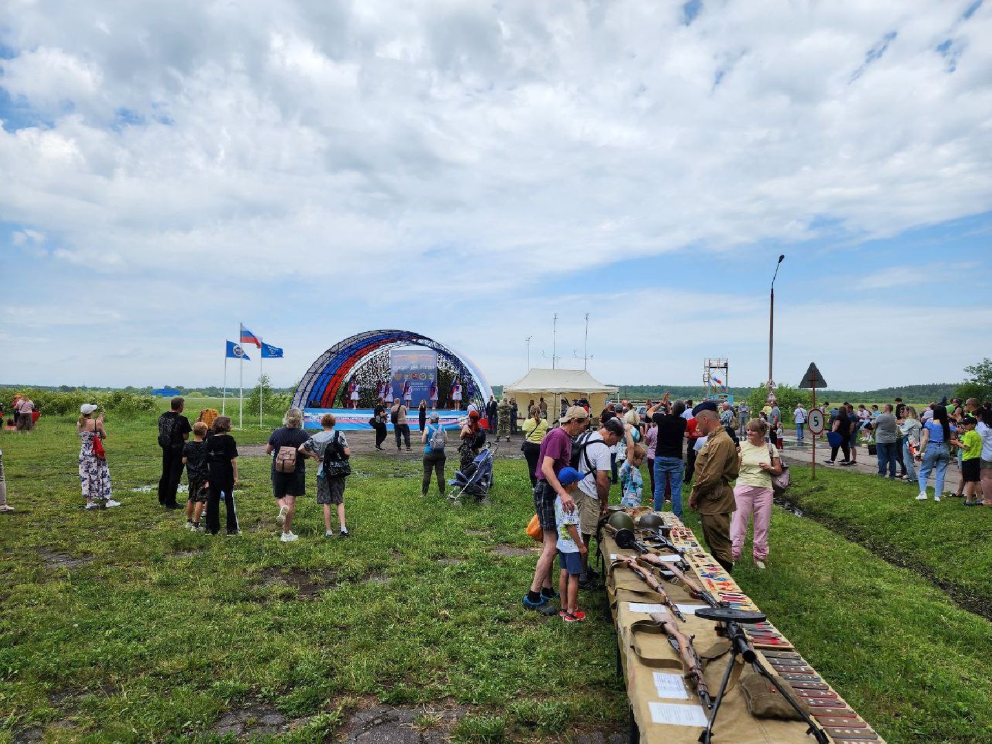 чехов, день россии, парашют, аэродром волосово, праздник,