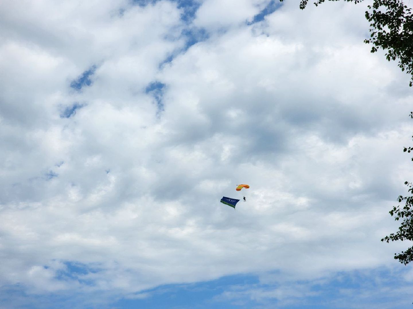 чехов, день россии, парашют, аэродром волосово, праздник,