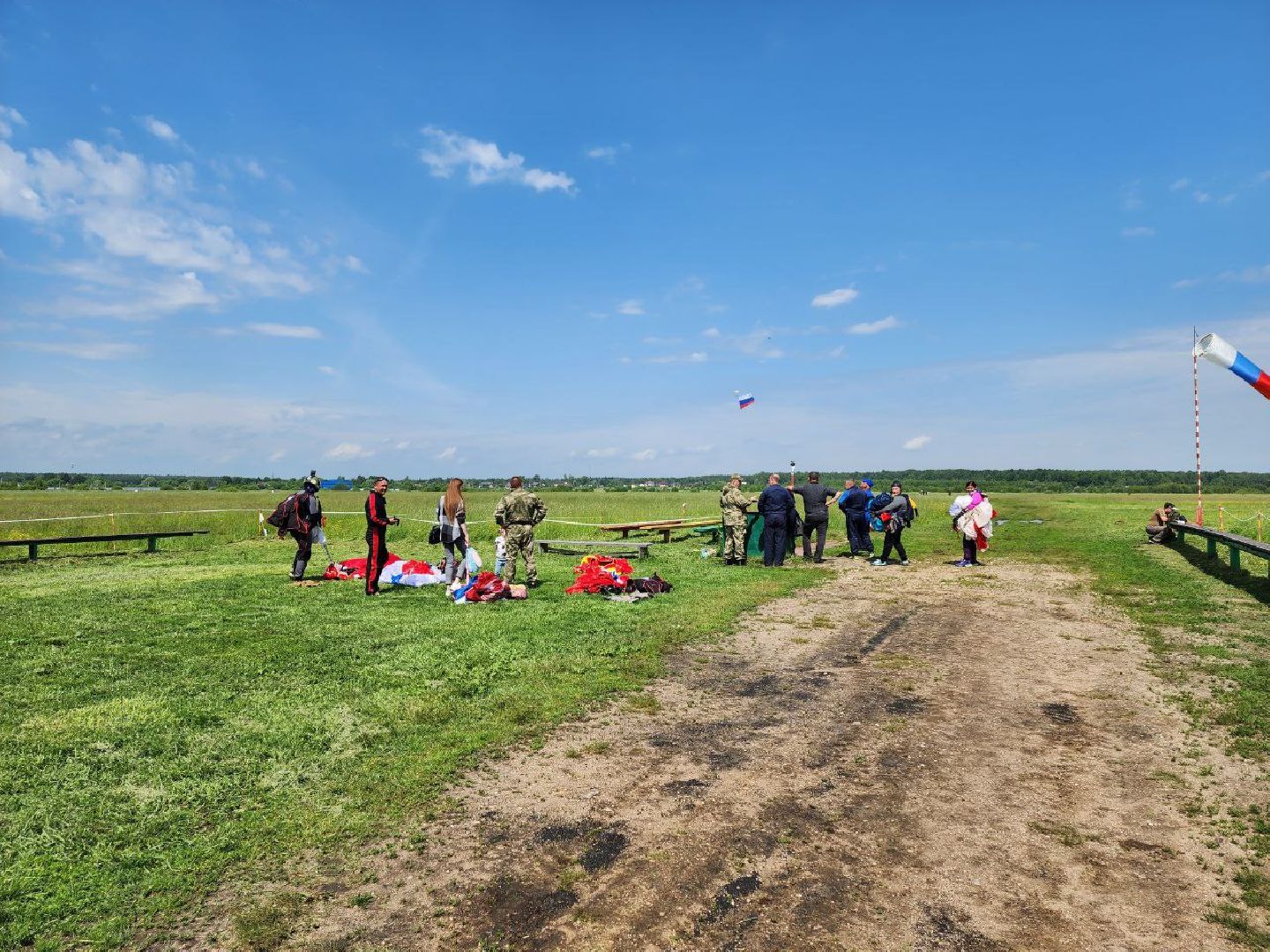 чехов, день россии, парашют, аэродром волосово, праздник,