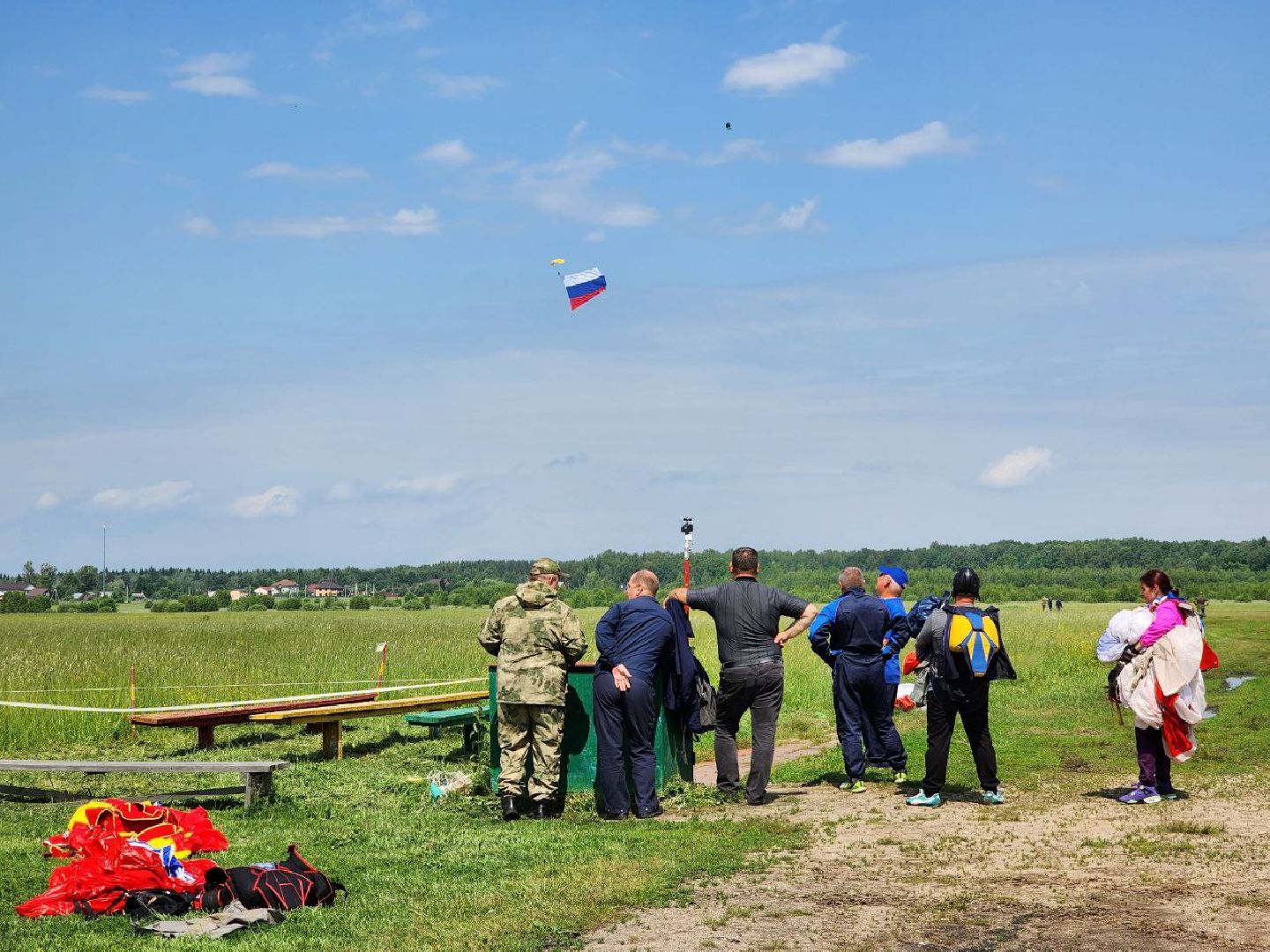 чехов, день россии, парашют, аэродром волосово, праздник,