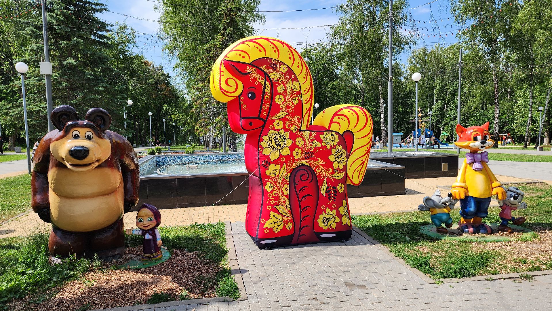 кашира, городской парк, день россии, флаг россии, триколор, фотозона, матрешка, хохлома,