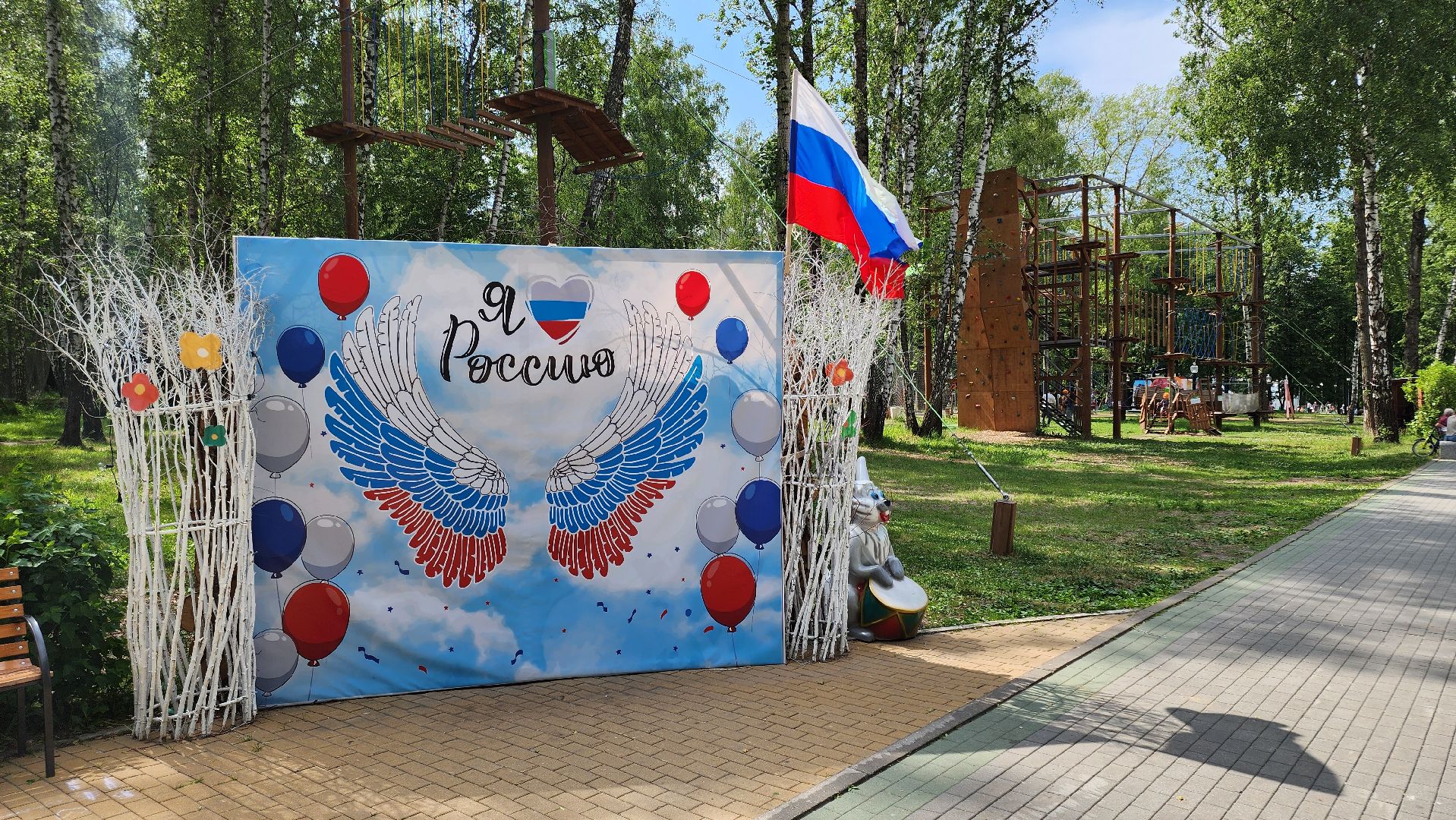 кашира, городской парк, день россии, флаг россии, триколор, фотозона, матрешка, хохлома,