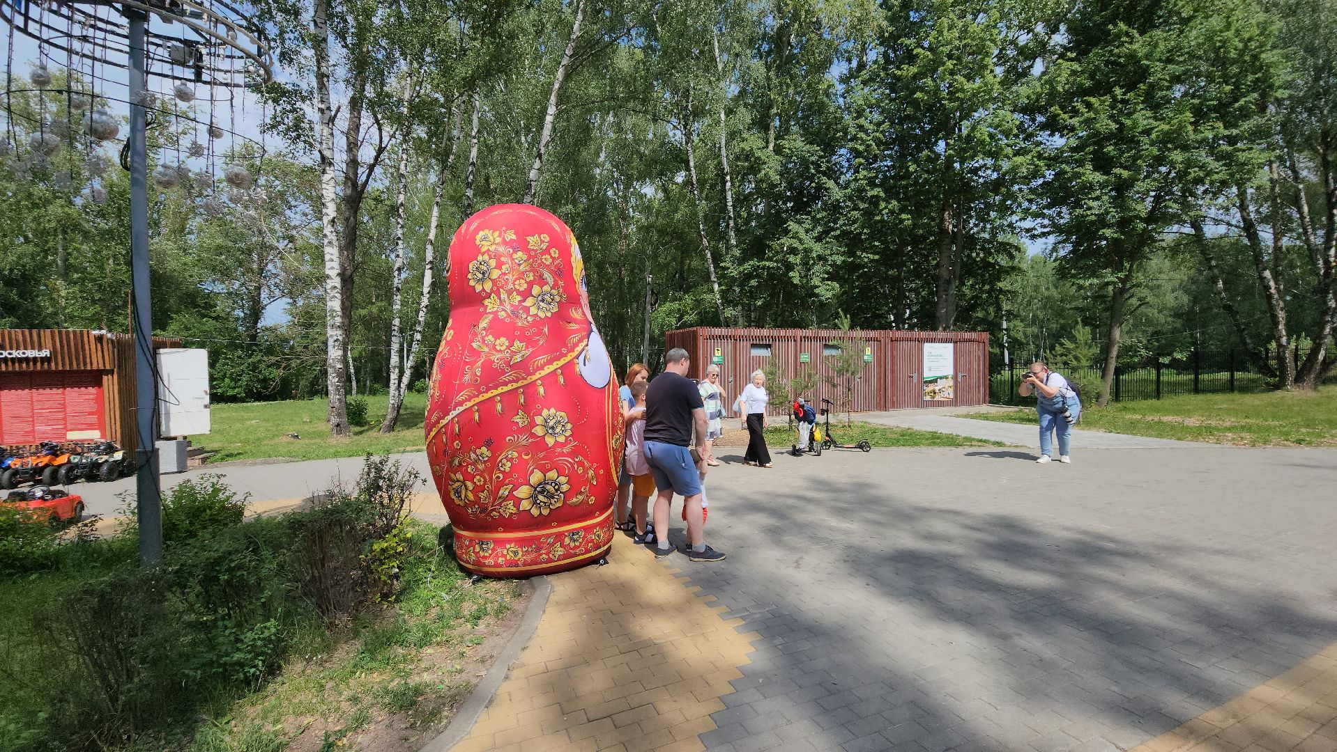 кашира, городской парк, день россии, флаг россии, триколор, фотозона, матрешка, хохлома,