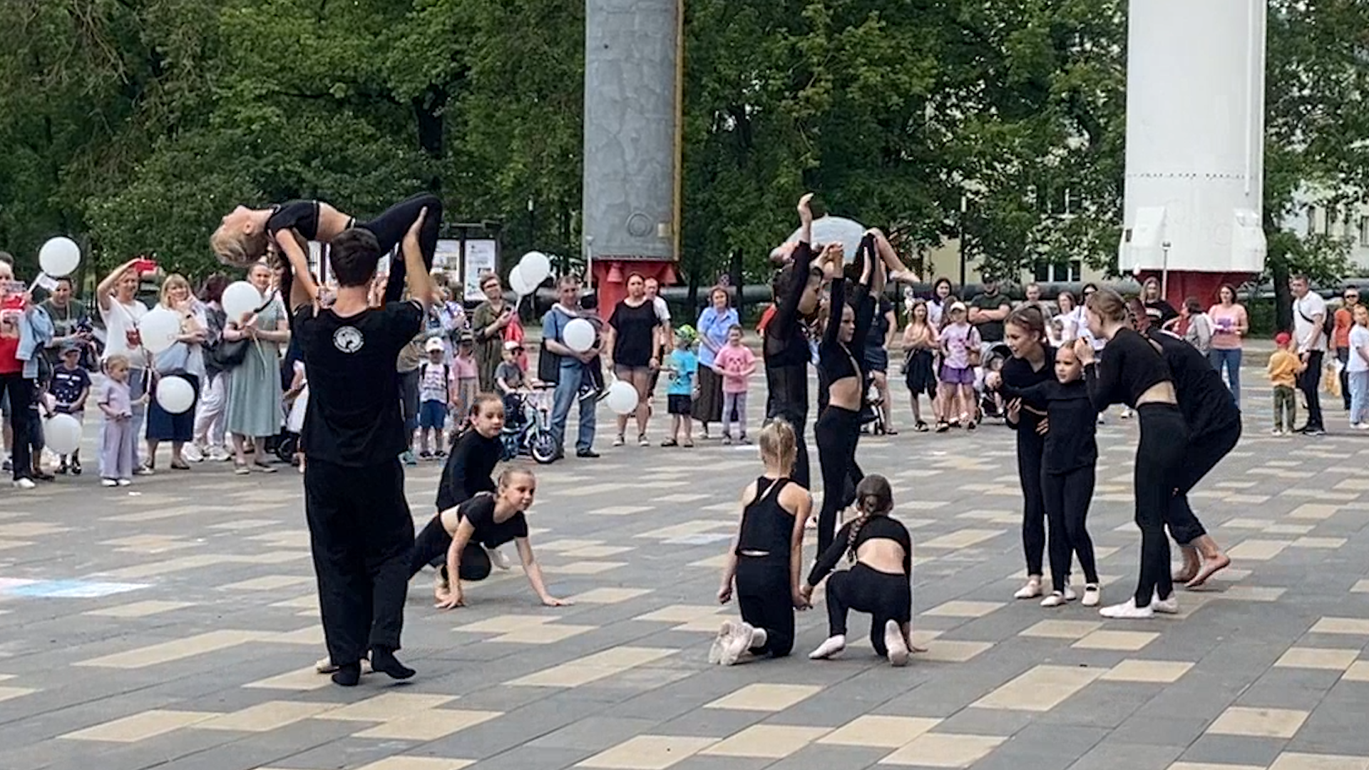 праздник во власихе, 12 июня - день россии, день россии 2024, власиха день россии, концерт на площади ДК Власихи,