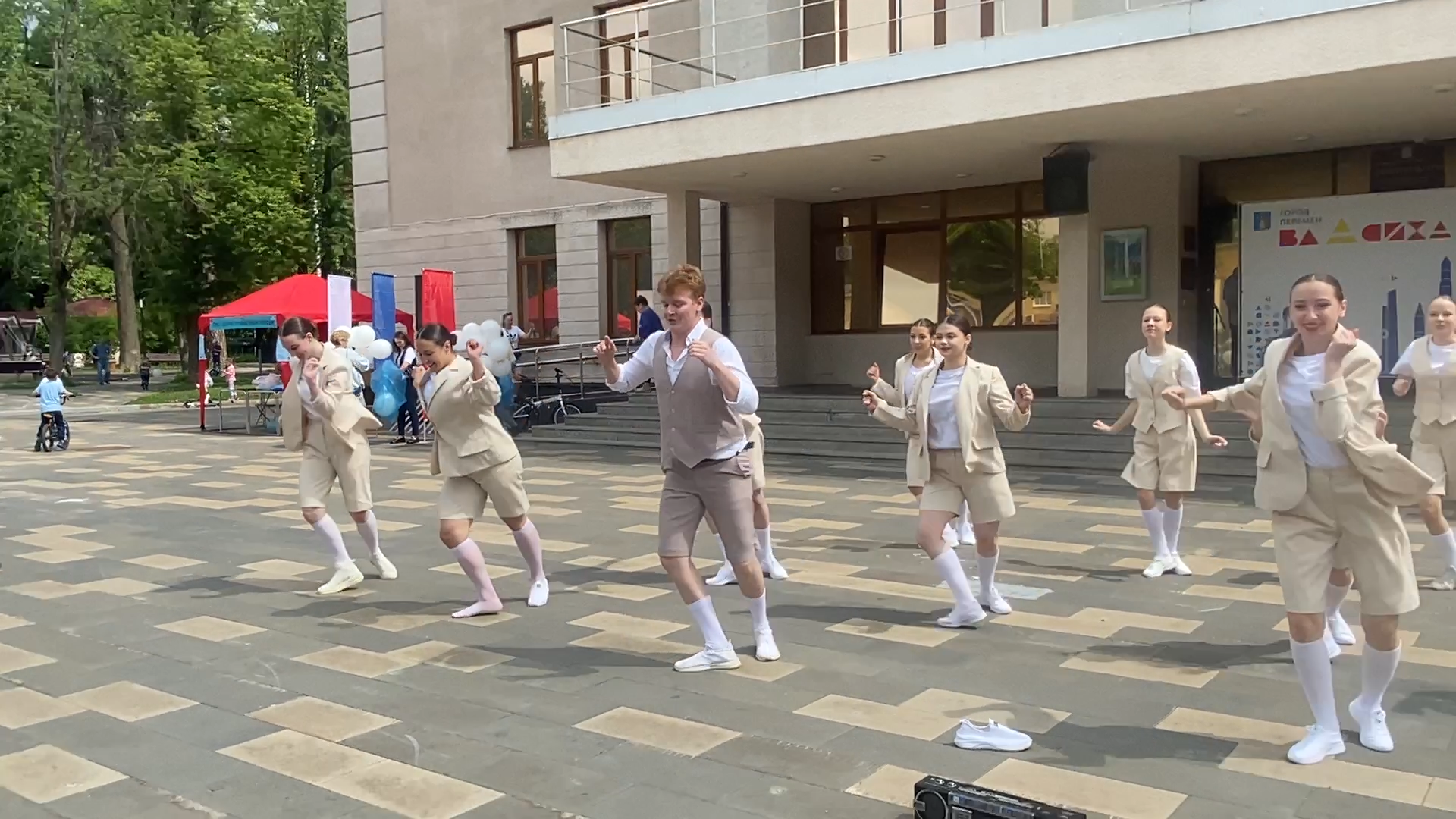 праздник во власихе, 12 июня - день россии, день россии 2024, власиха день россии, концерт на площади ДК Власихи,