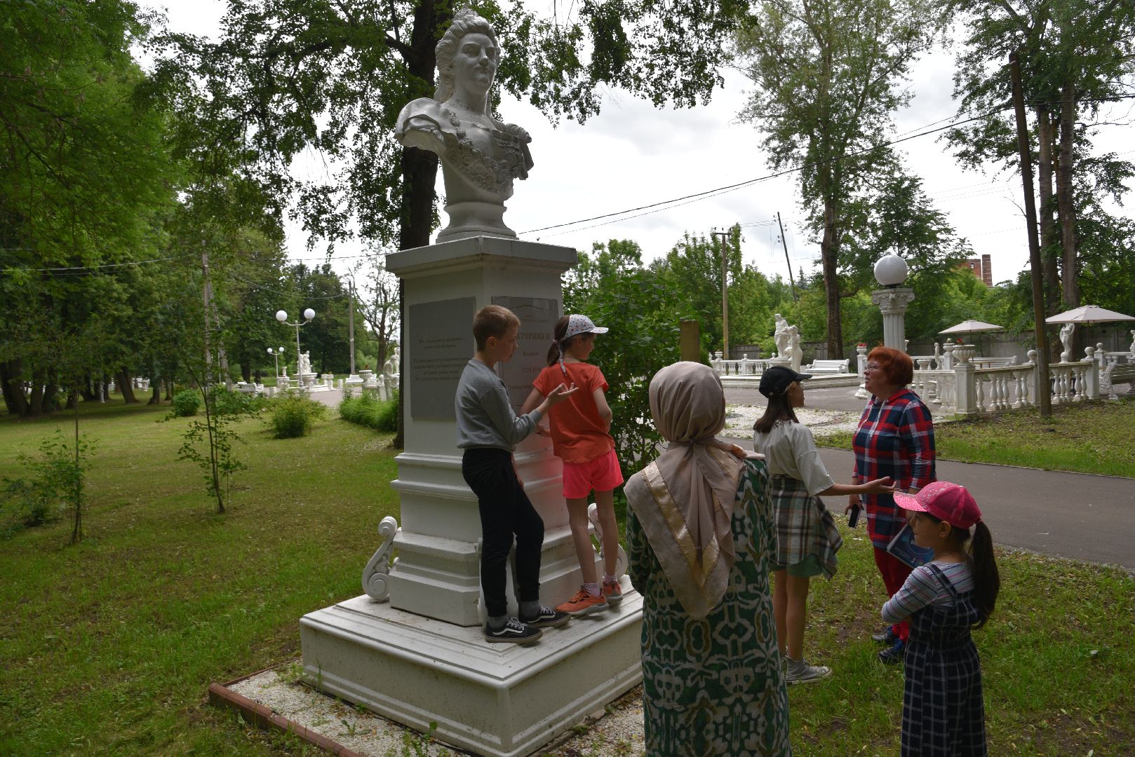 лотошино, лотошинский парк, день россии, лотошинская библиотека, парки подмосковья,