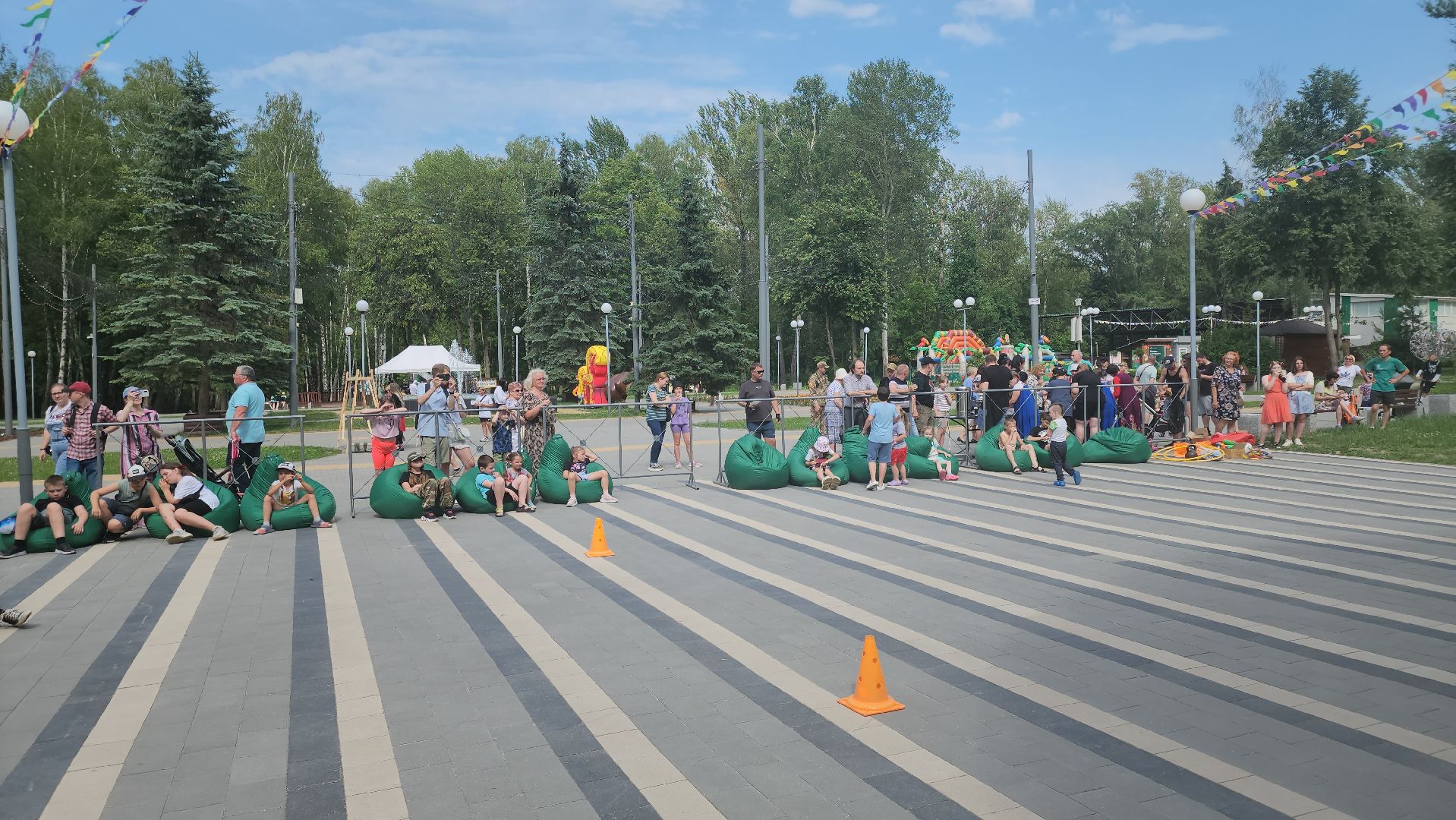 кашира, день россии, городской парк, блины, иван-чай, мед, сметана, русская община, казачьи песни, веселые старты,