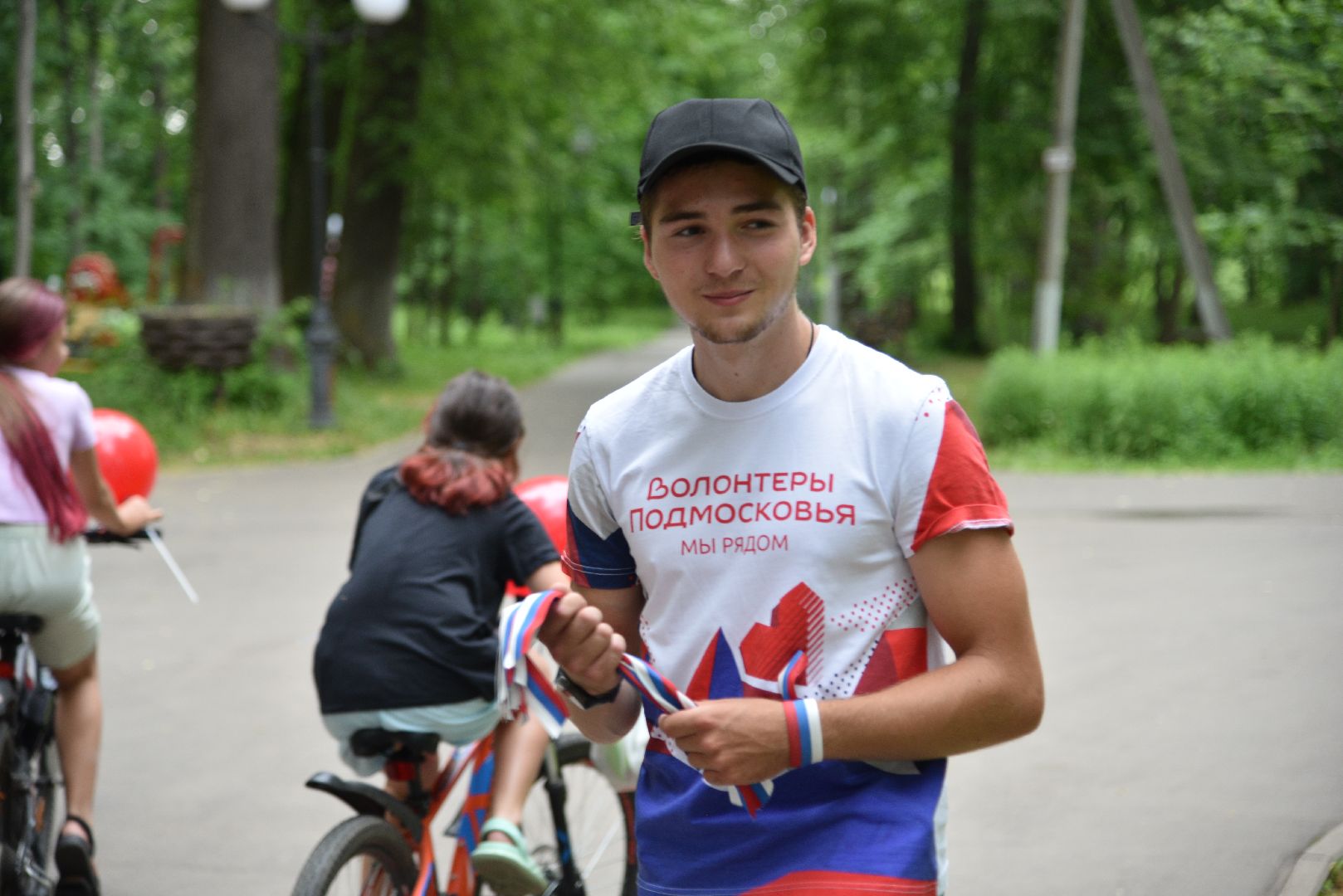 лотошино, лотошинский парк, день россии, день россии 2024, акция, российский флаг, парки подмосковья,