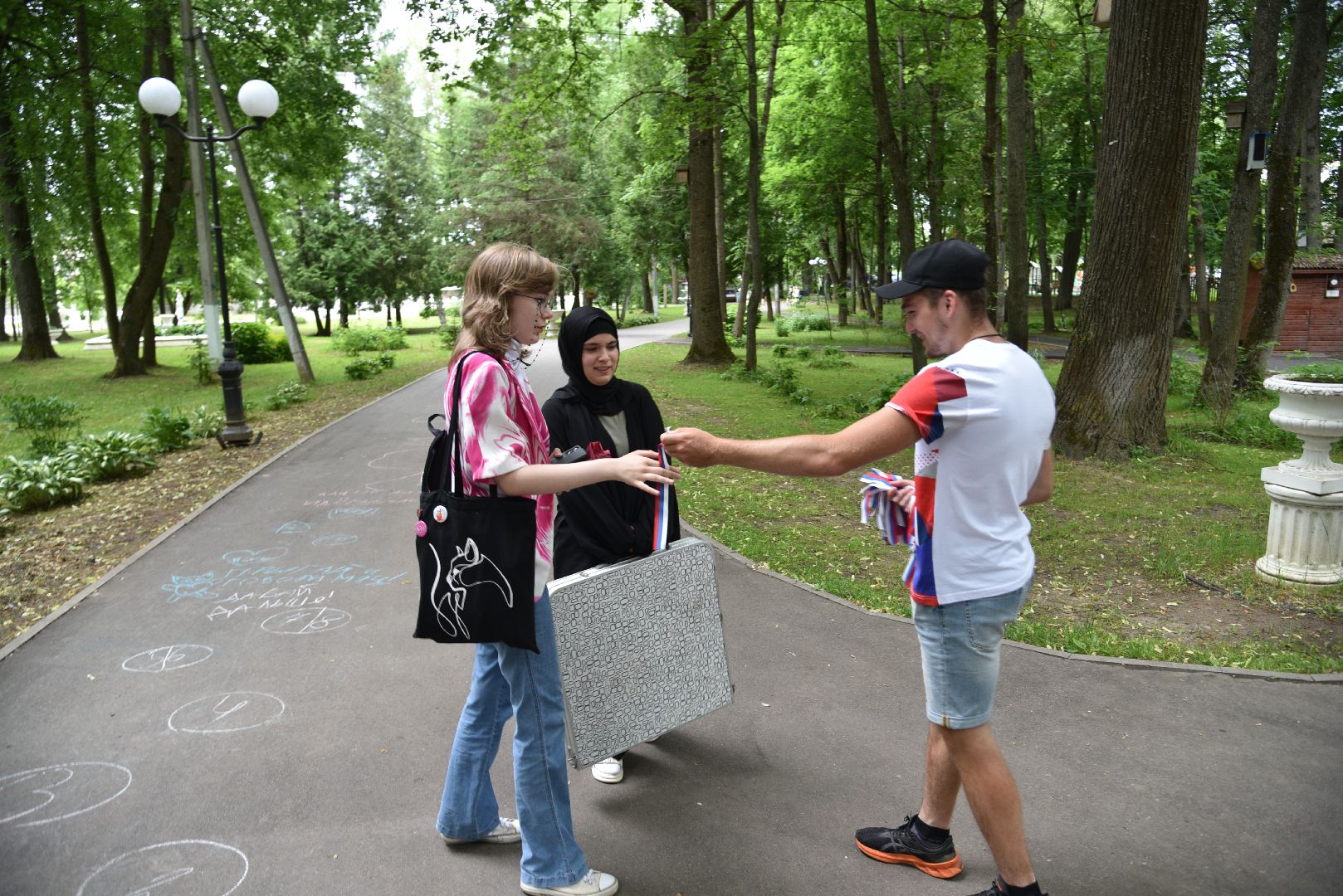 лотошино, лотошинский парк, день россии, день россии 2024, акция, российский флаг, парки подмосковья,