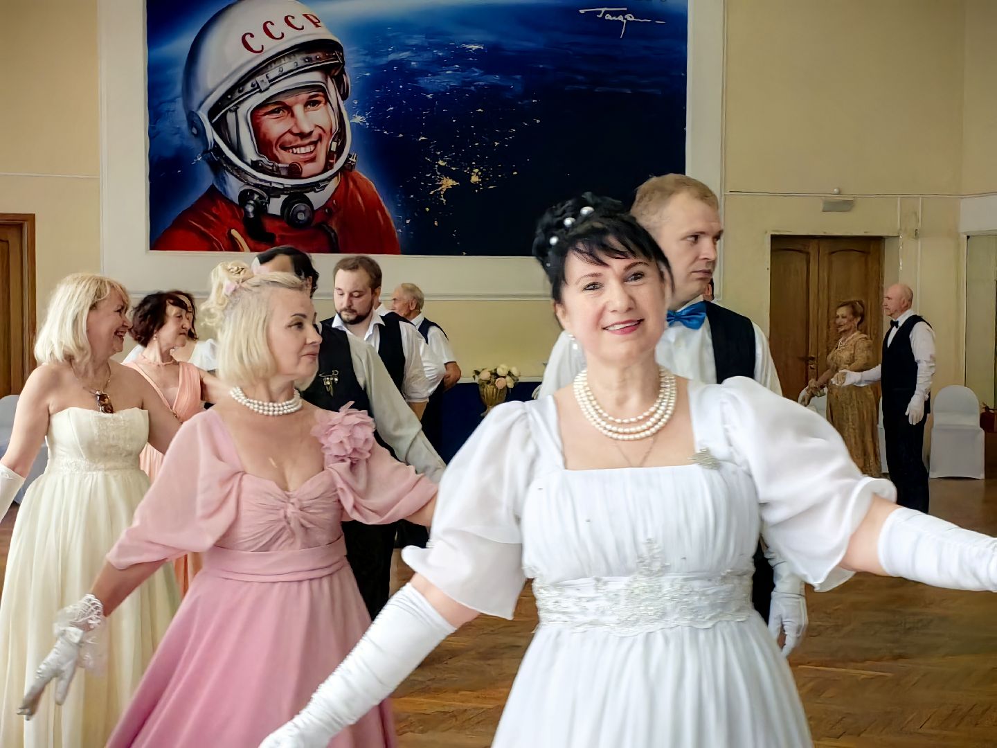 пушкинский бал, вальс, полька, день россии, танцевальный коллектив, звездный городок,
