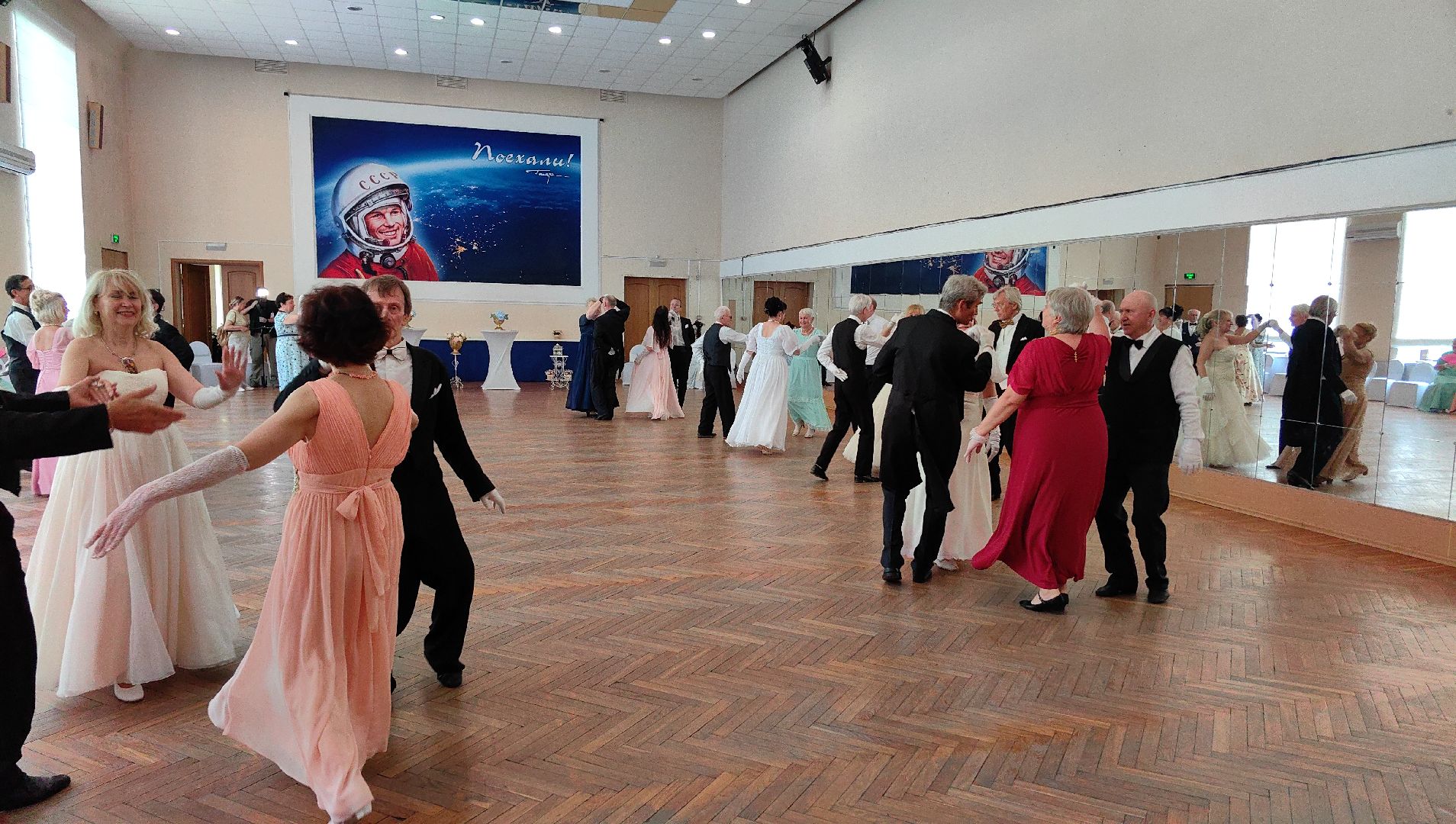 пушкинский бал, вальс, полька, день россии, танцевальный коллектив, звездный городок,