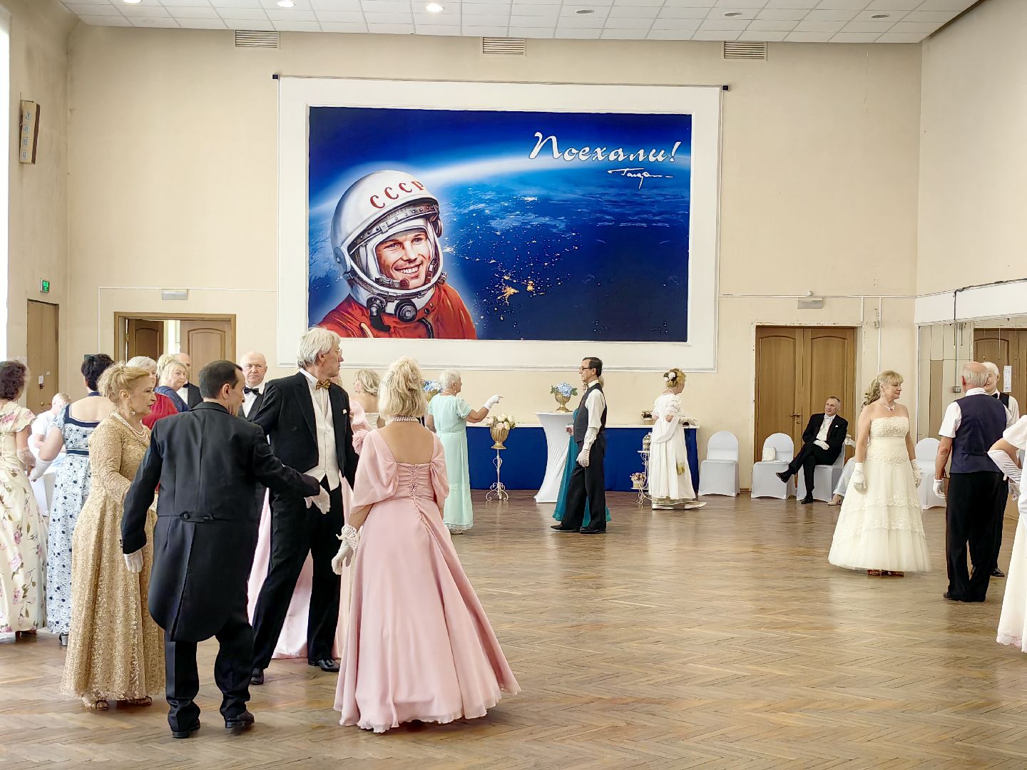 пушкинский бал, вальс, полька, день россии, танцевальный коллектив, звездный городок,