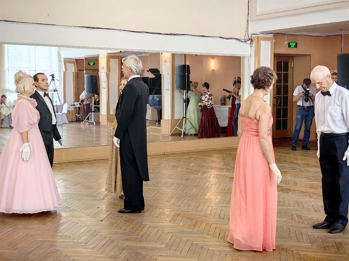 пушкинский бал, вальс, полька, день россии, танцевальный коллектив, звездный городок,