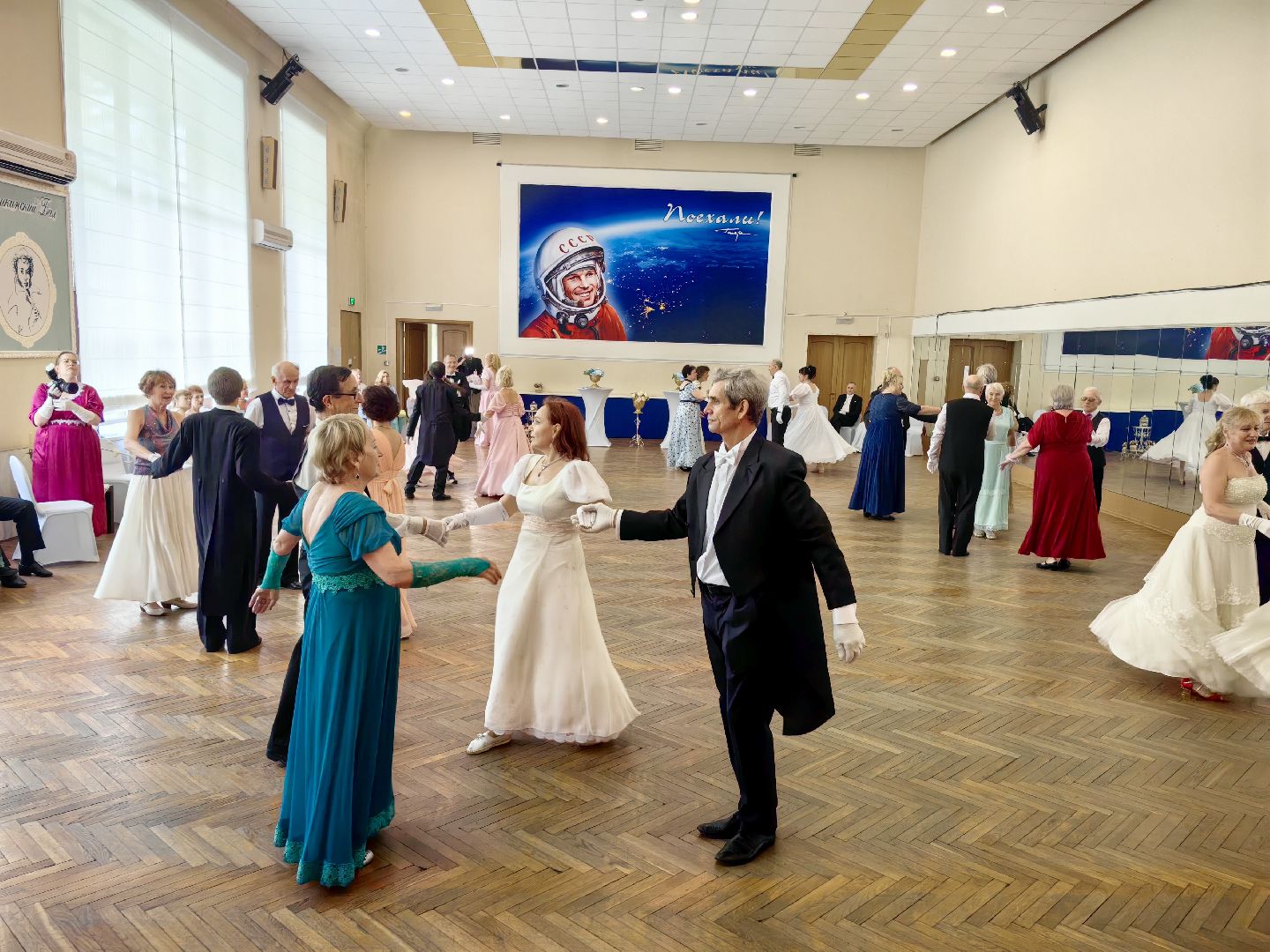 пушкинский бал, вальс, полька, день россии, танцевальный коллектив, звездный городок,