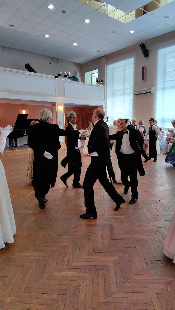 пушкинский бал, вальс, полька, день россии, танцевальный коллектив, звездный городок,