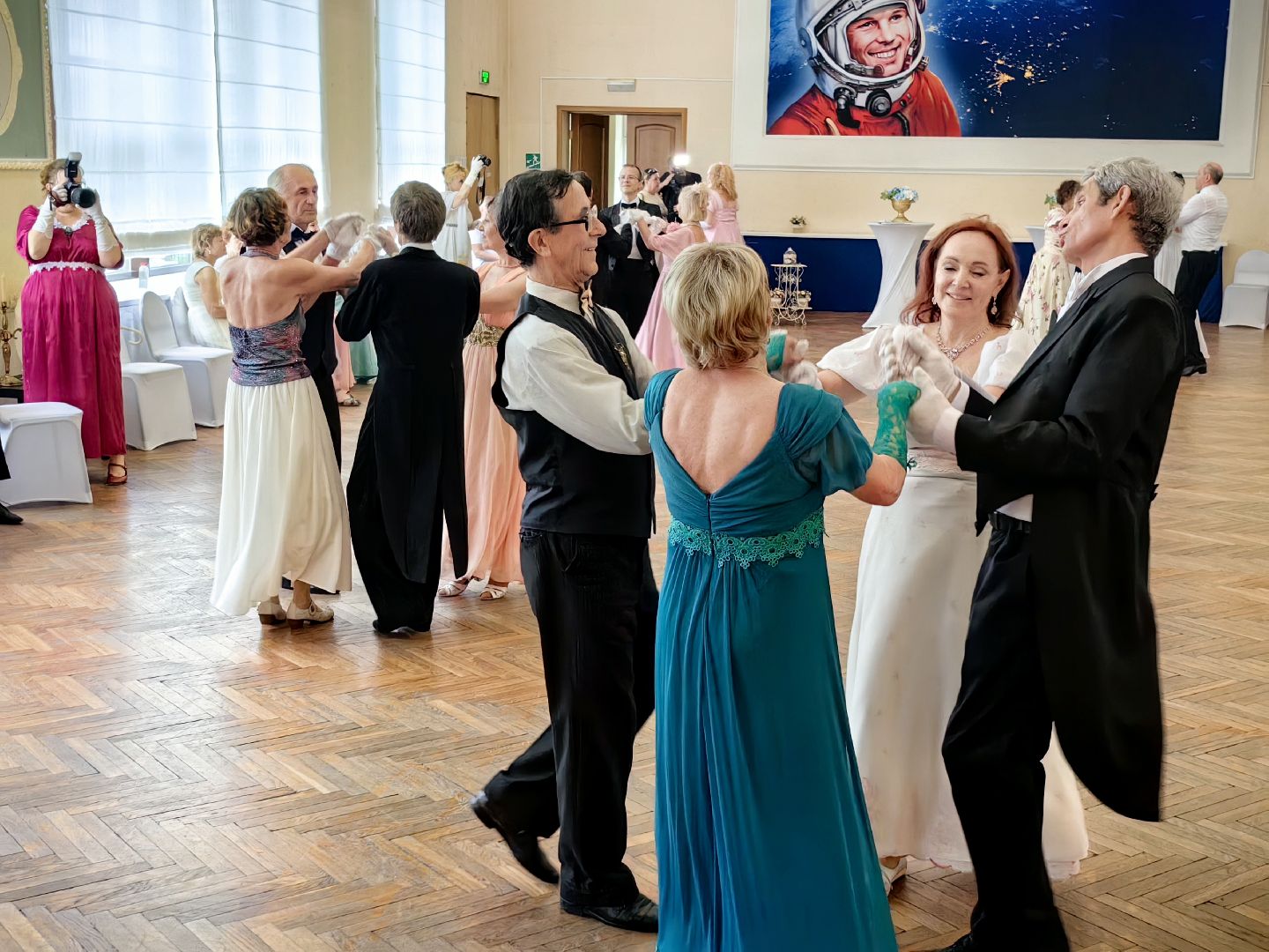 пушкинский бал, вальс, полька, день россии, танцевальный коллектив, звездный городок,