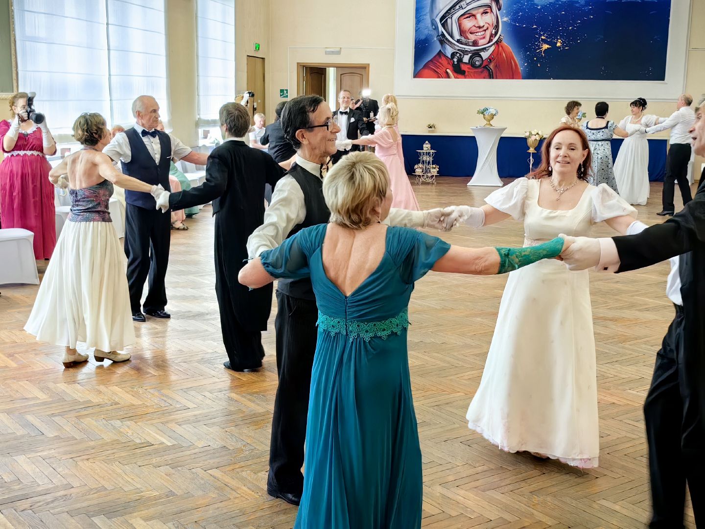 пушкинский бал, вальс, полька, день россии, танцевальный коллектив, звездный городок,