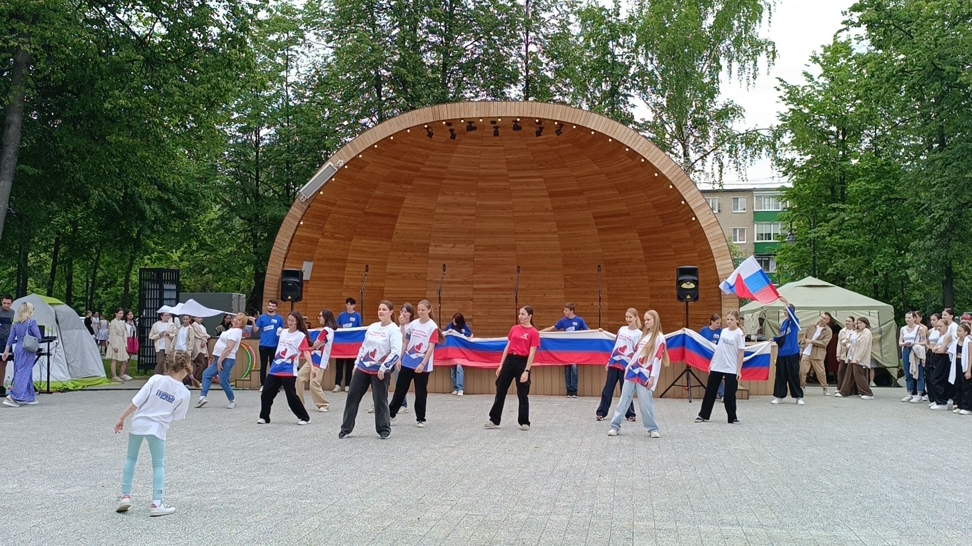 день россии 2024, парк, флешмоб, лобня, патриотизм,