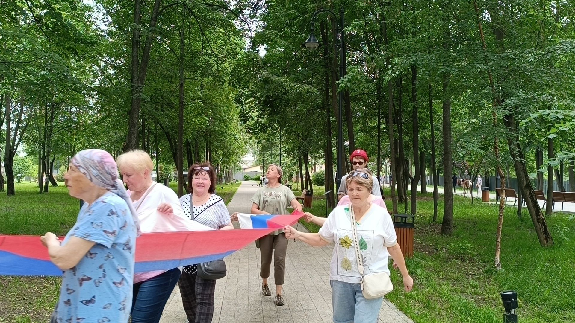 день россии 2024, парк, флешмоб, лобня, патриотизм,