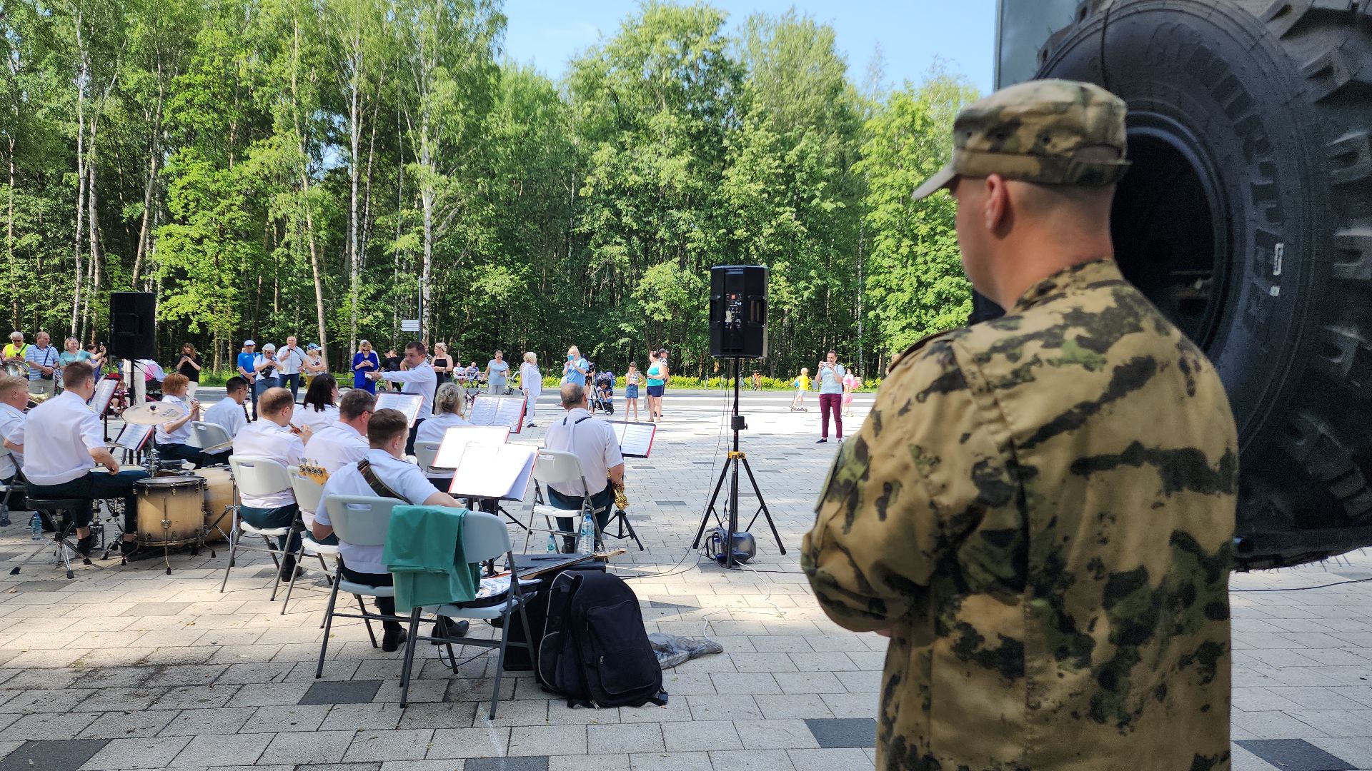 день россии, день россии 2024, праздник, электросталь, мой город, жители города, парк, парк авангард, военный оркестр,