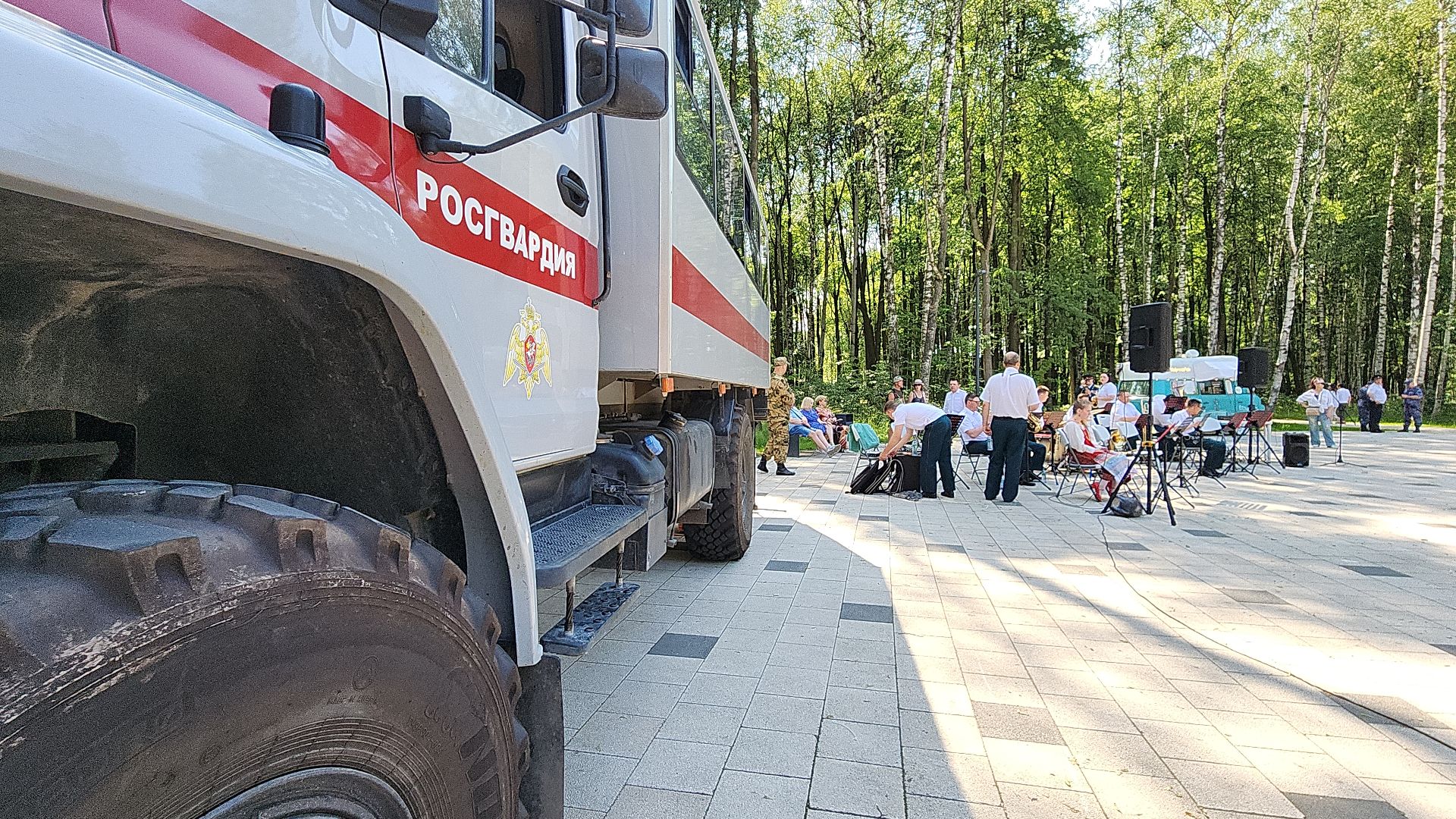 день россии, день россии 2024, праздник, электросталь, мой город, жители города, парк, парк авангард, военный оркестр,