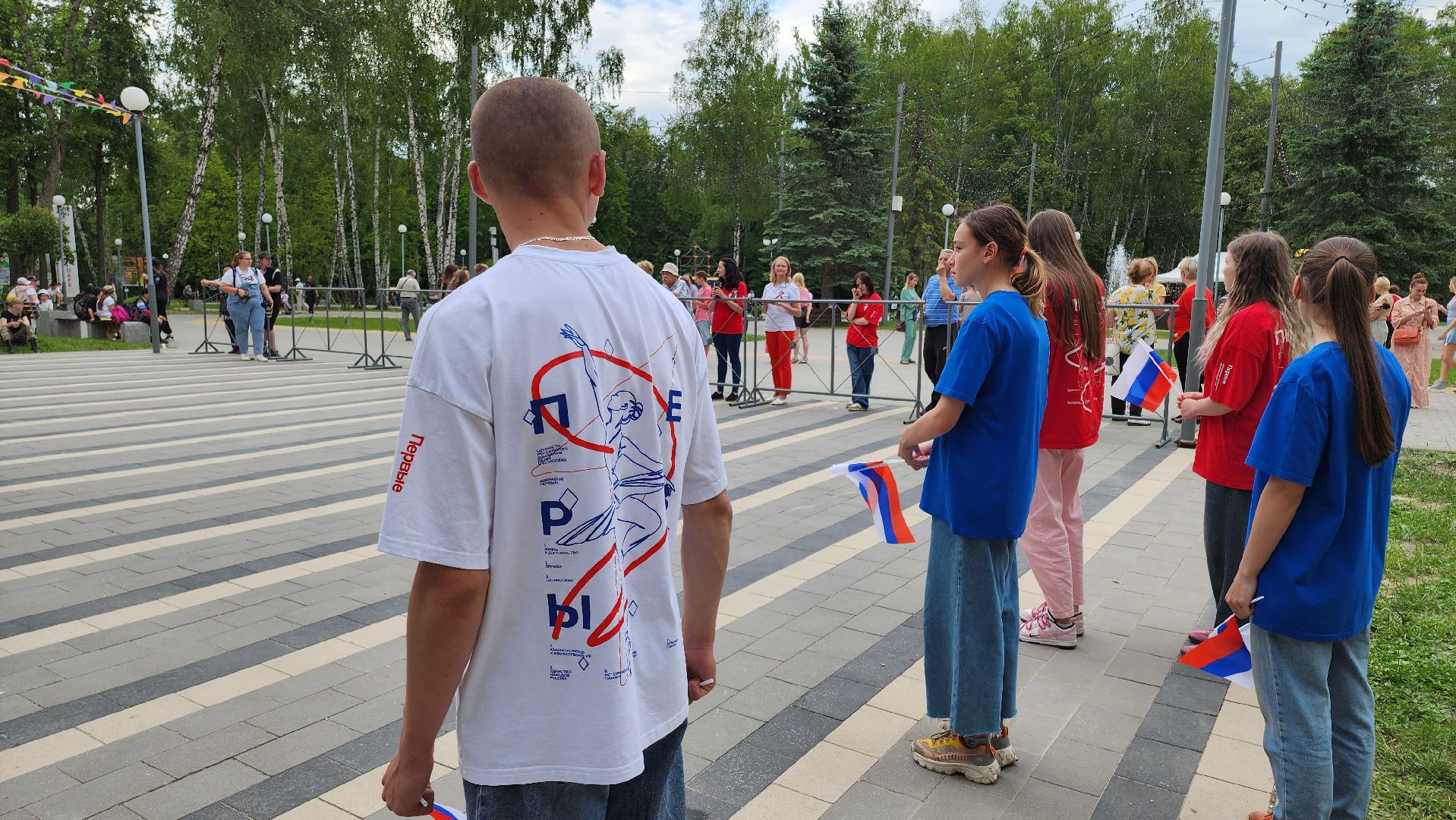 кашира, день россии, городской парк, флешмоб, танец, флаг россии, движение первых, концерт, патриотизм,