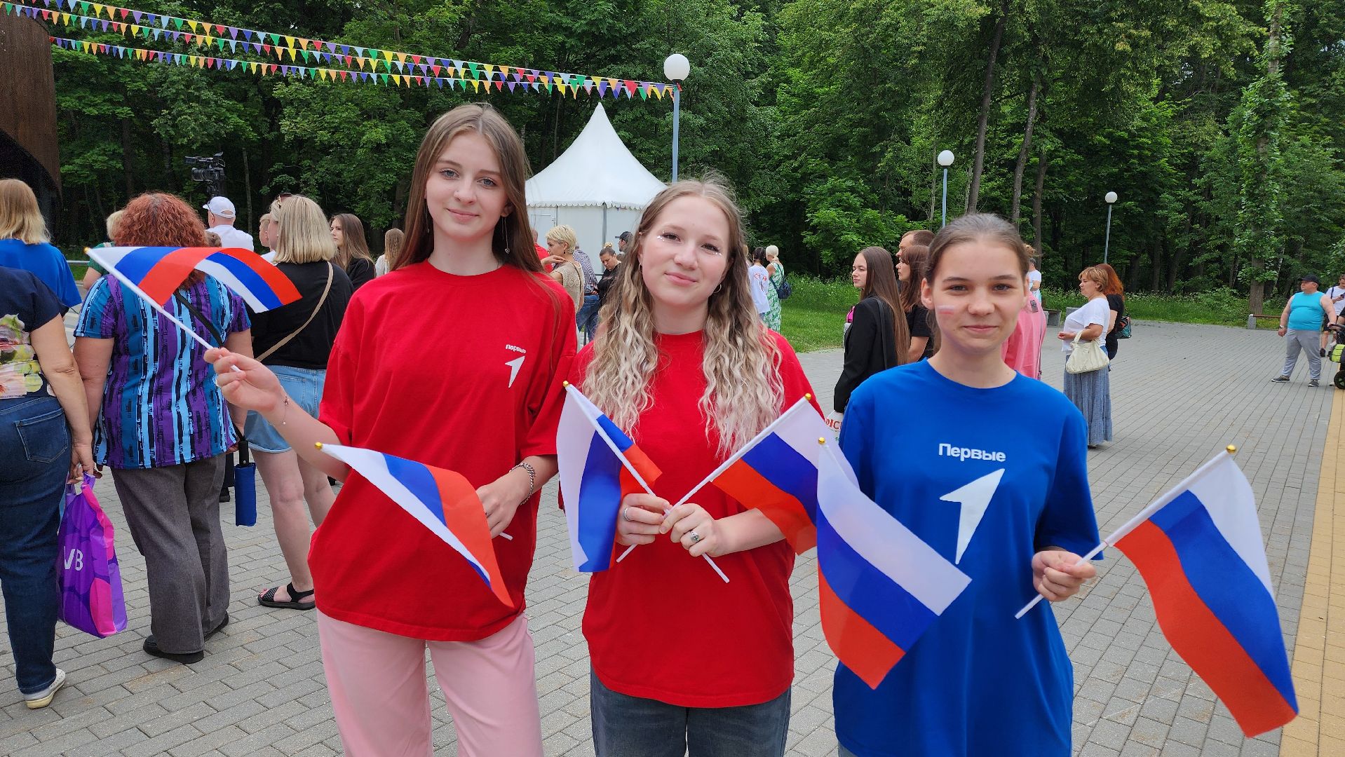 кашира, день россии, городской парк, флешмоб, танец, флаг россии, движение первых, концерт, патриотизм,