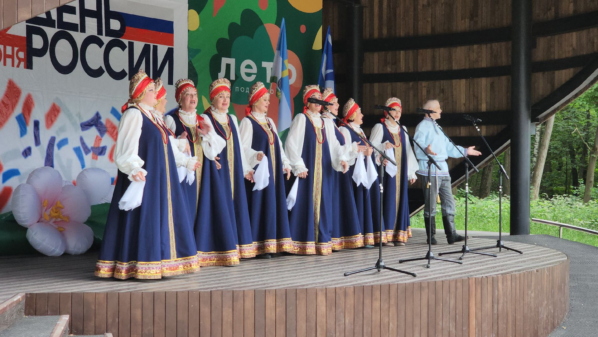 кашира, день россии, концерт, каширская звонница, каданс, трио вокс, танцы, русские народные песни,