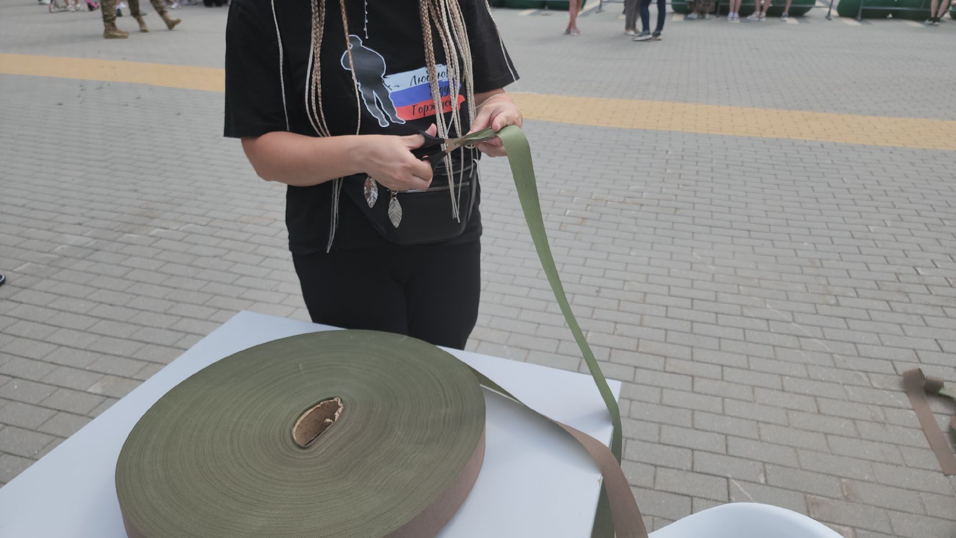 кашира, день россии, городской парк, мастер-класс, маскировочные сети, сво, волонтеры, гуманитаная помощь,