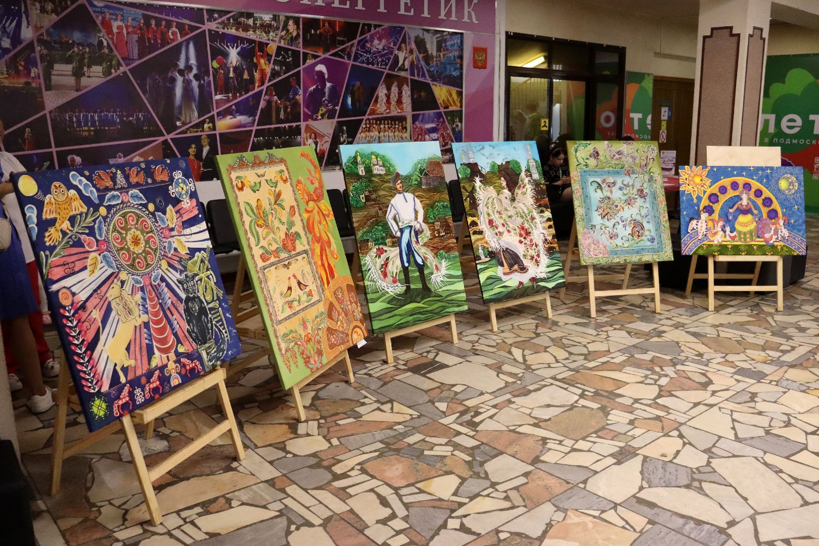 дзержинский, выставка, батик, Шлковый ветер, Лариса Горобец,