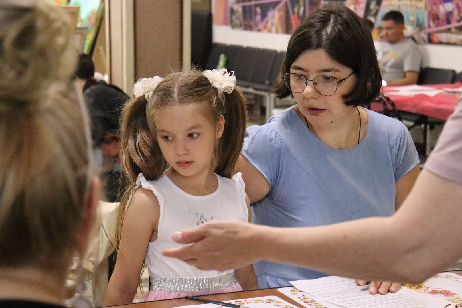 дзержинский, выставка, батик, Шлковый ветер, Лариса Горобец,