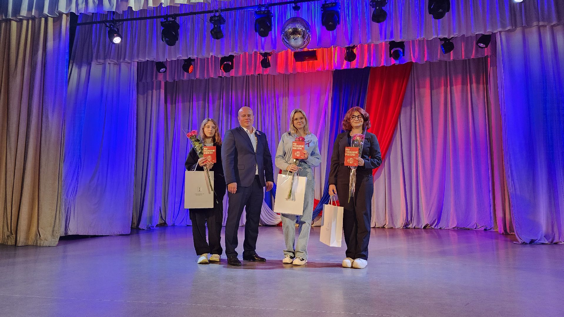 день россии 2024, сбор гуманитарной помощи,доброе дело,