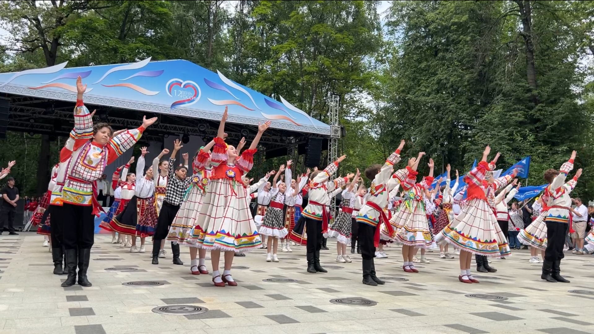 химки, общество, день россии, праздник в парке,