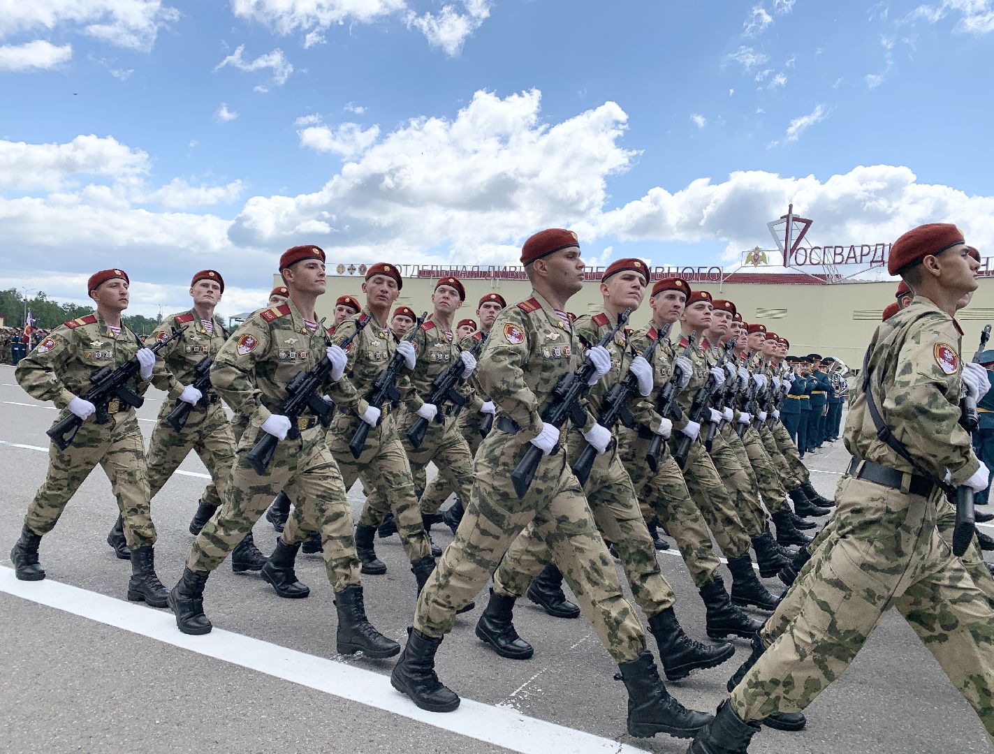 Балашиха, Подмосковье, 100 лет Дивизии имени Ф Э Дзержинского, Росгвардия, Орден Суворова, Выставка современных образцов вооружения и техники и трофеев из зоны СВО,