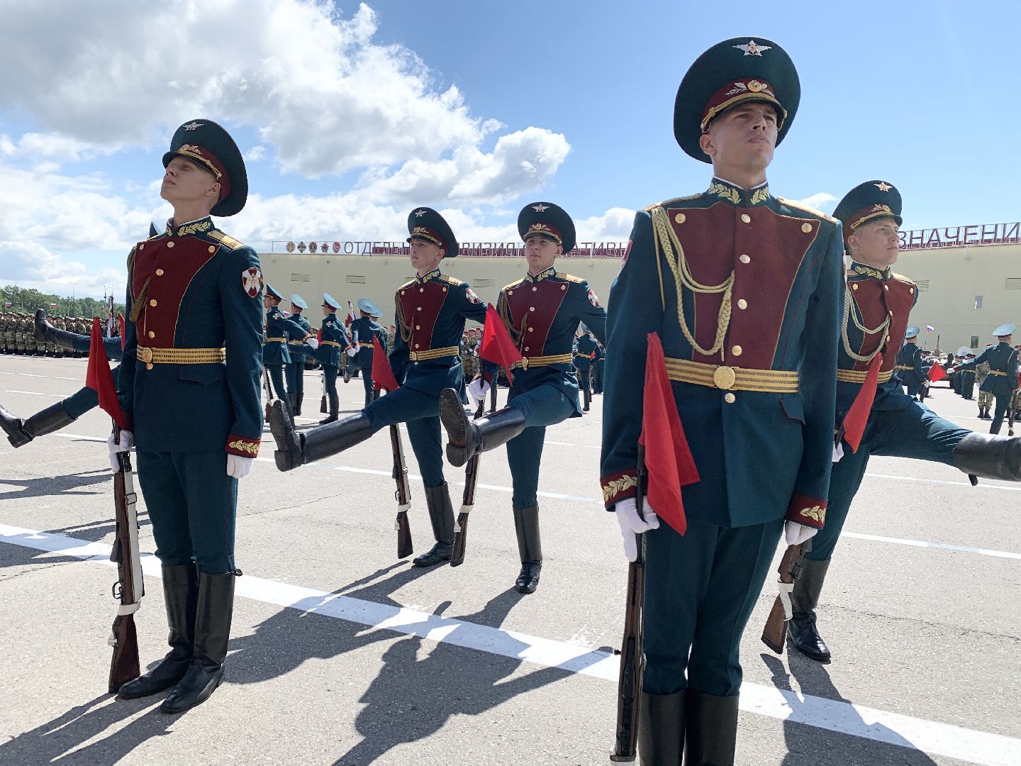 Балашиха, Подмосковье, 100 лет Дивизии имени Ф Э Дзержинского, Росгвардия, Орден Суворова, Выставка современных образцов вооружения и техники и трофеев из зоны СВО,