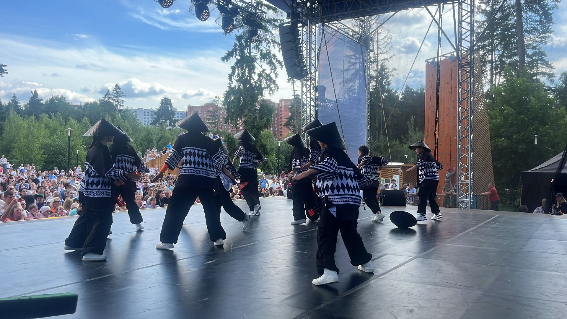 город танцует в парках, балашиха, парки балашихи, пестовский парк,