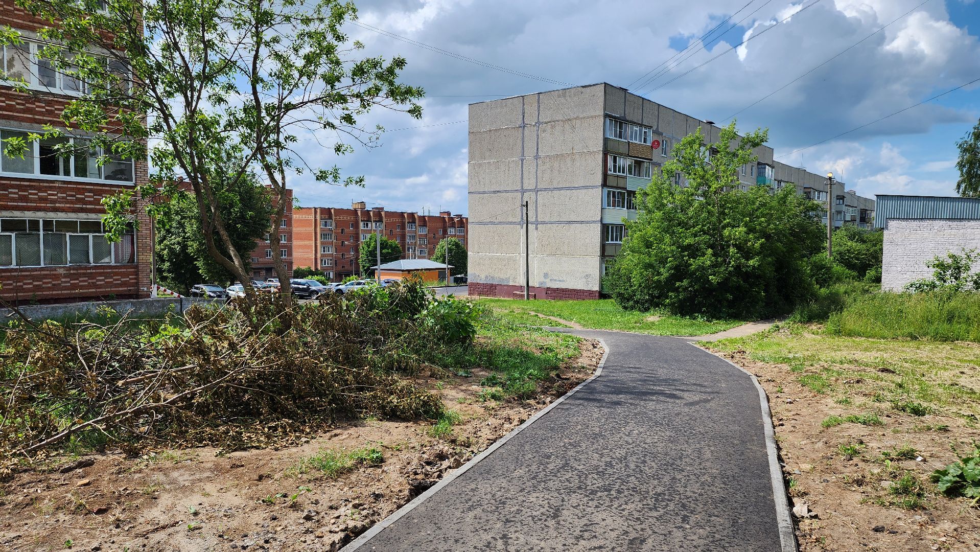 кашира, комплексное благоустройство дворов, мкд, парковки, входные группы, тротуар, каштаны, озеленение,