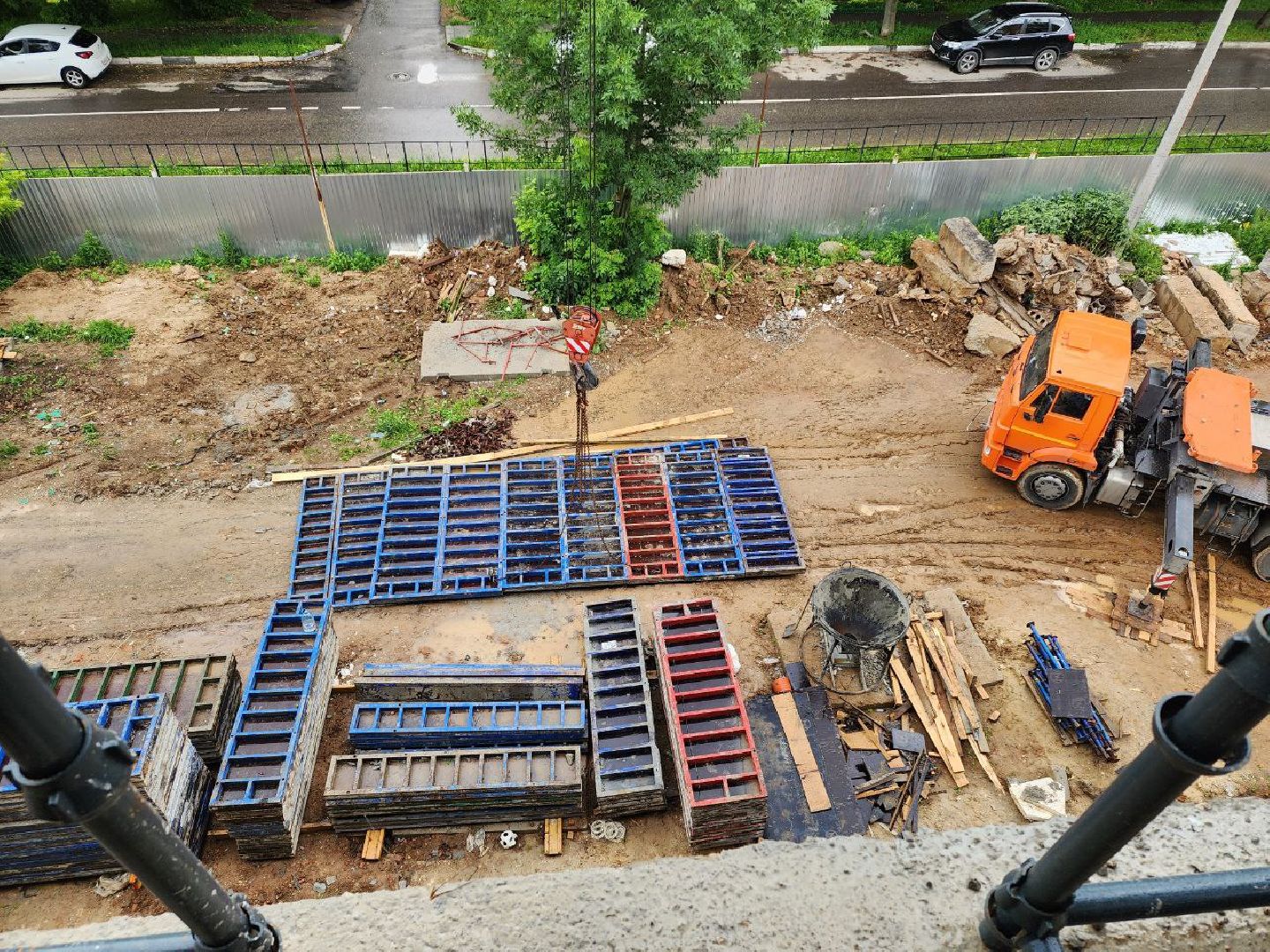 чехов, строительство, пристройка к школе, школа, рабочие,