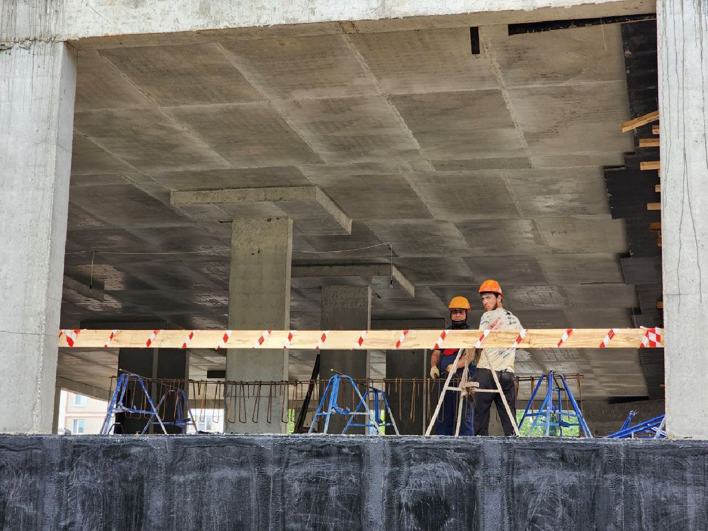 чехов, строительство, пристройка к школе, школа, рабочие,