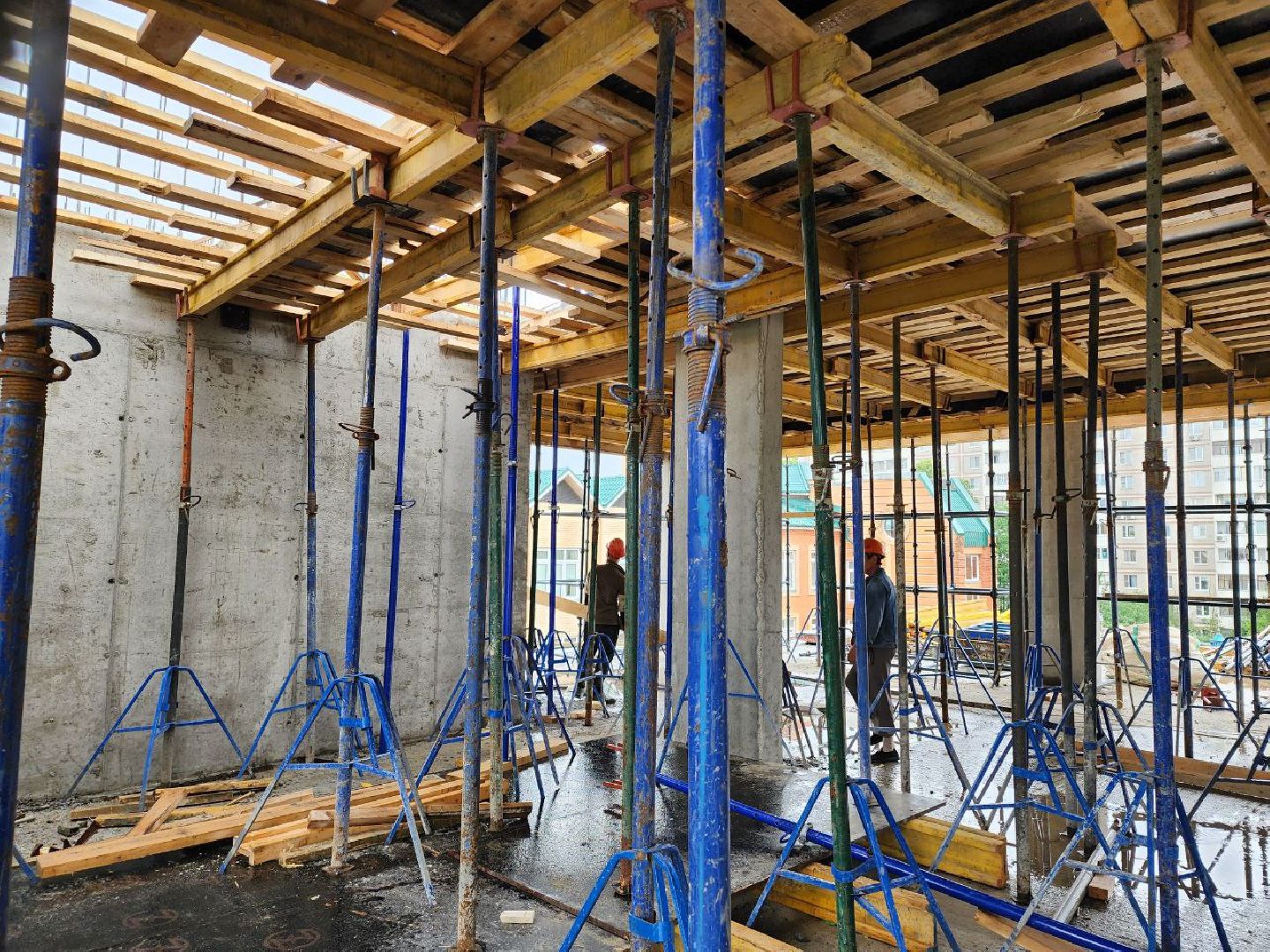 чехов, строительство, пристройка к школе, школа, рабочие,